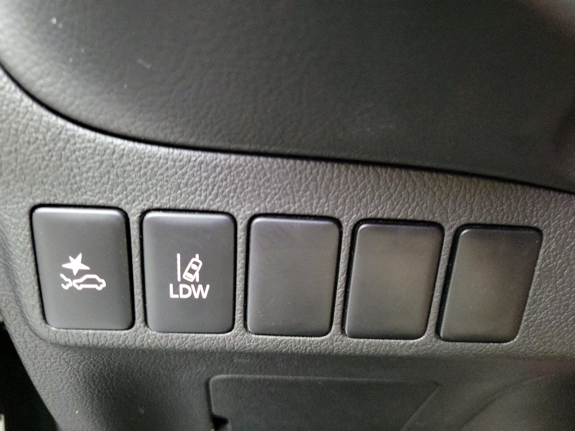 Thumbnail: 2020 Mitsubishi Outlander - 13