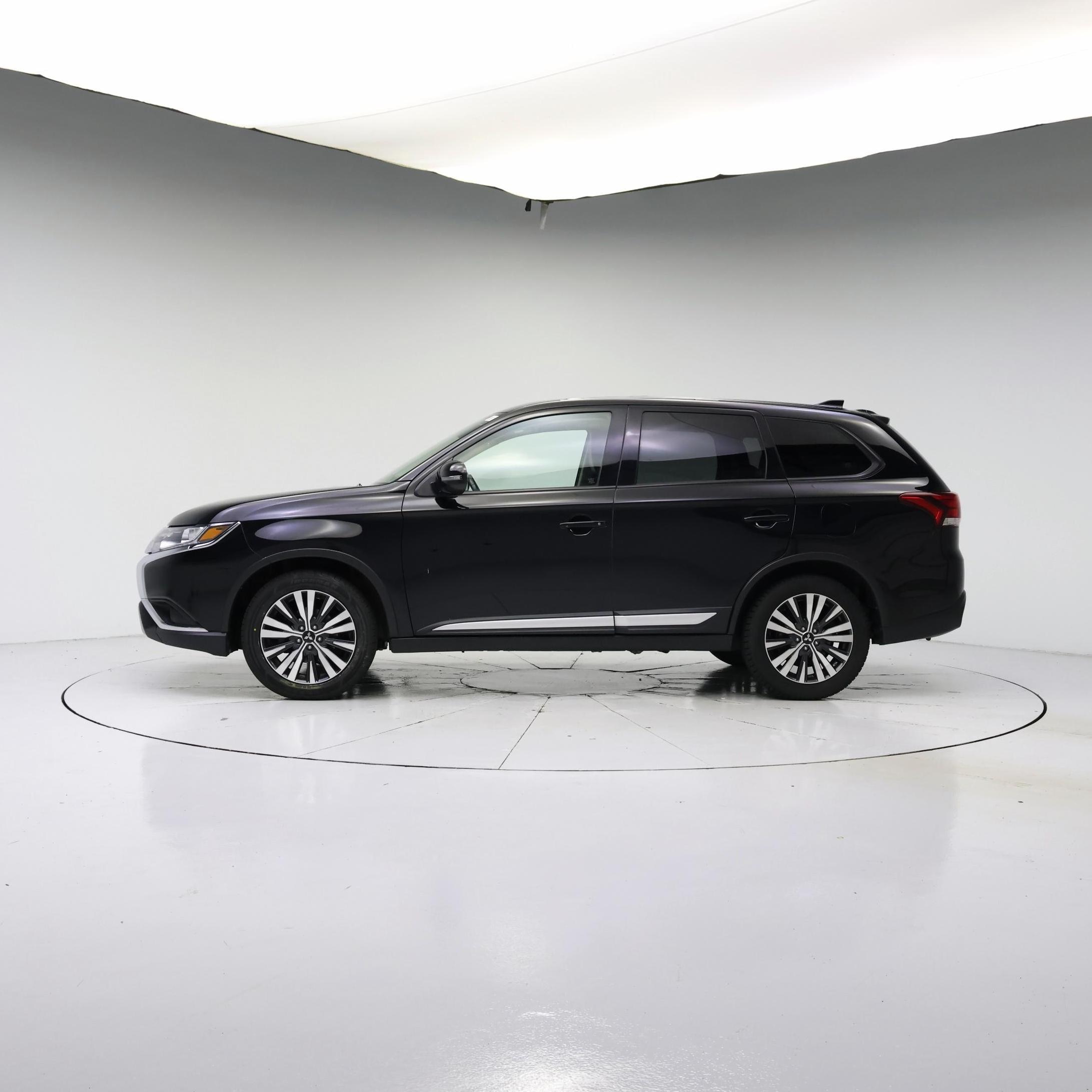Thumbnail: 2020 Mitsubishi Outlander - 3