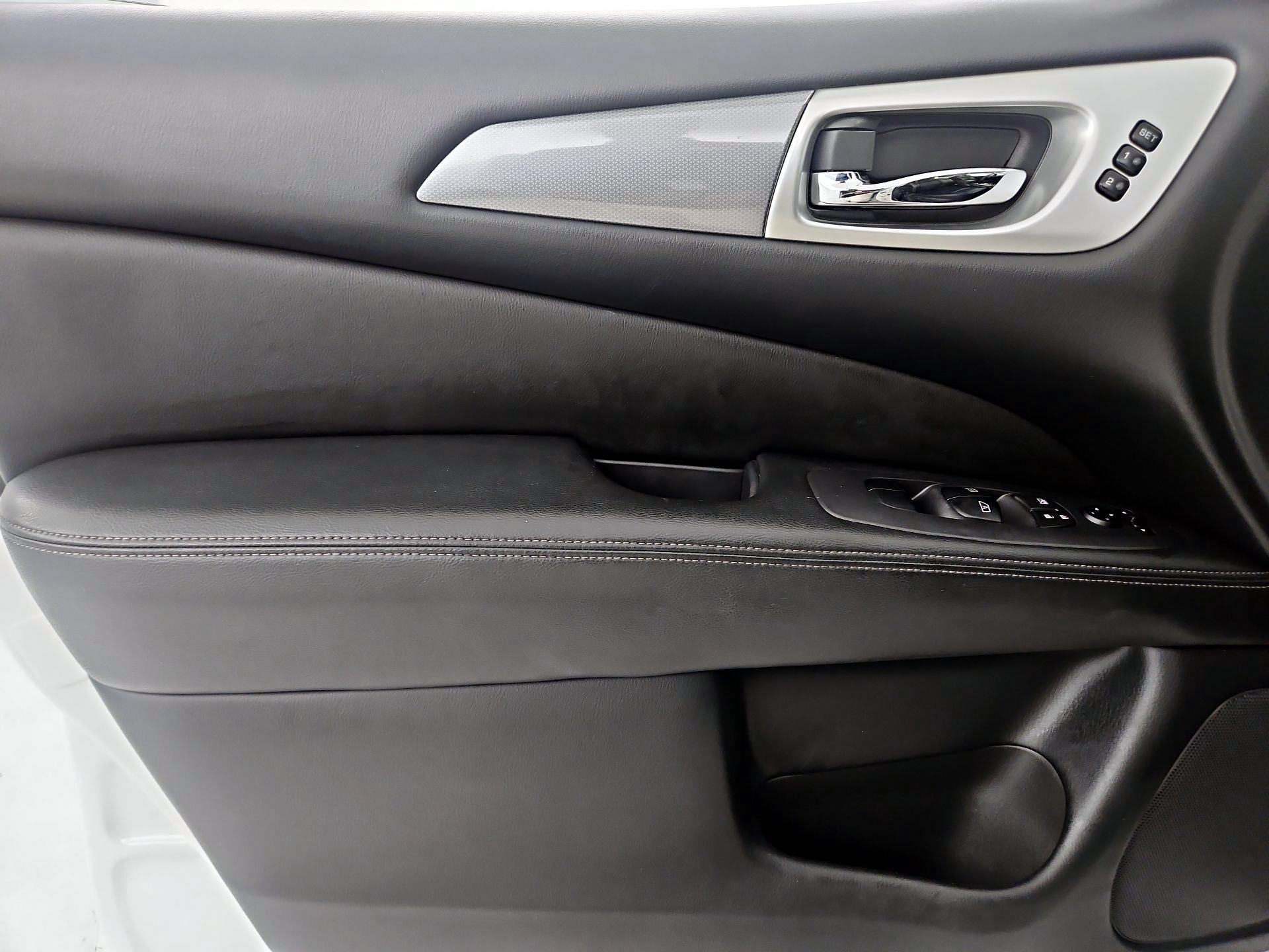 Thumbnail: 2019 Nissan Pathfinder - 10