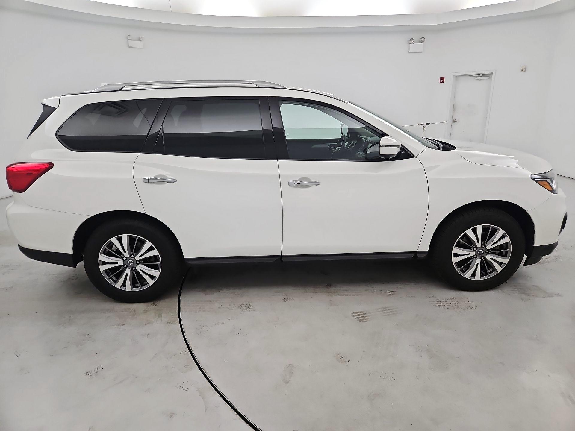 Thumbnail: 2019 Nissan Pathfinder - 4