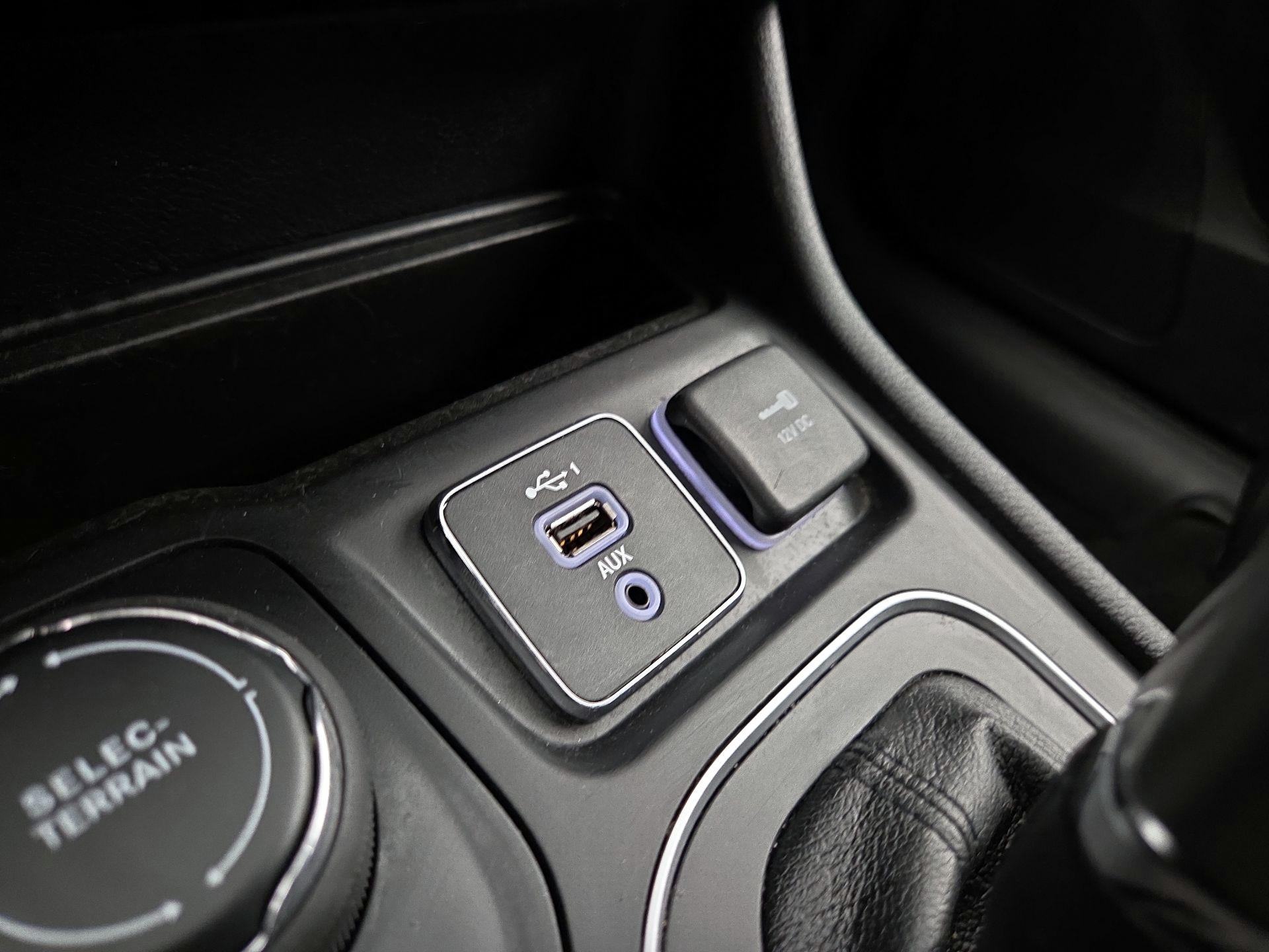 Thumbnail: 2022 Jeep Cherokee - 18