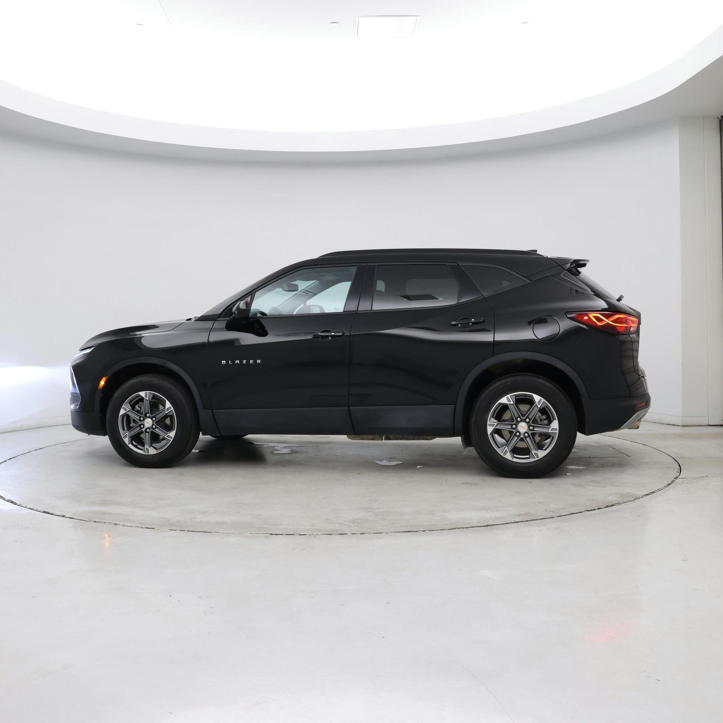 Thumbnail: 2023 Chevrolet Blazer - 3