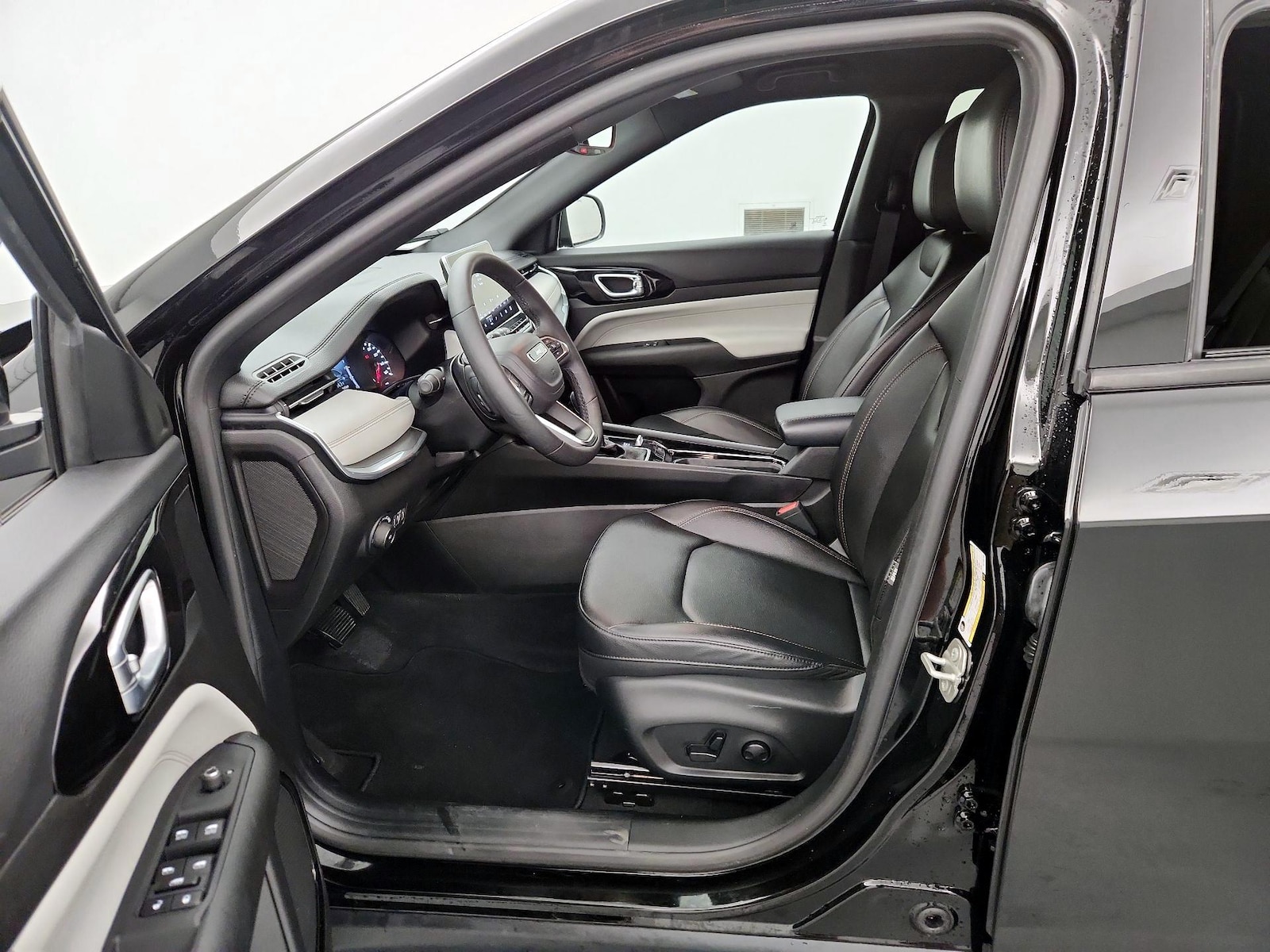 2024 Jeep Compass Limited - Photo 12