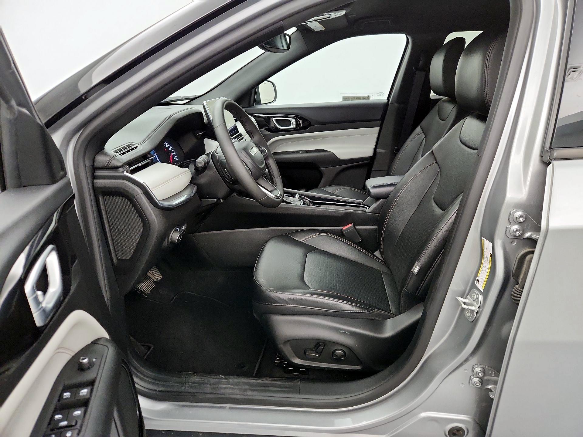 Thumbnail: 2023 Jeep Compass - 11