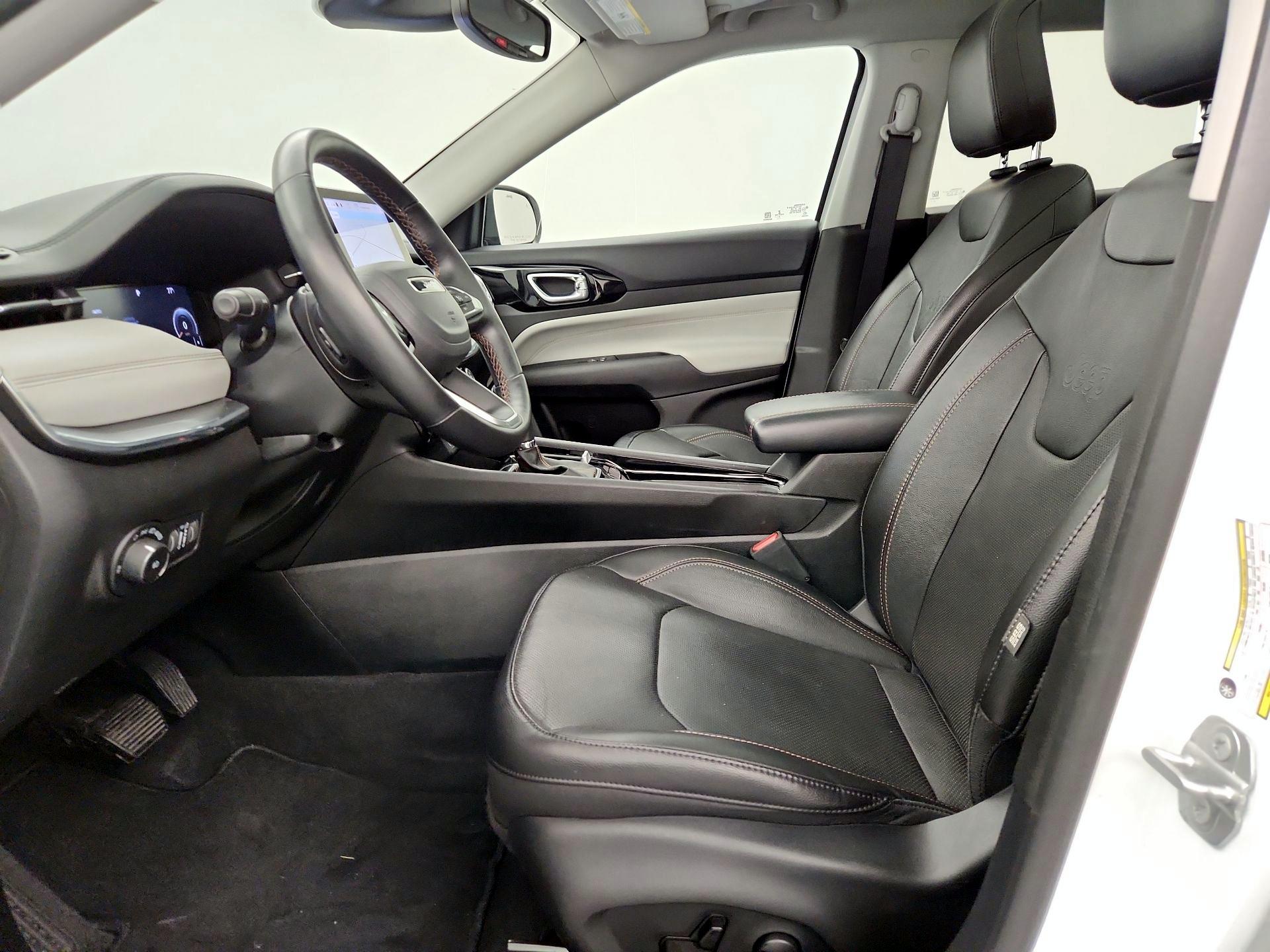 Thumbnail: 2022 Jeep Compass - 11