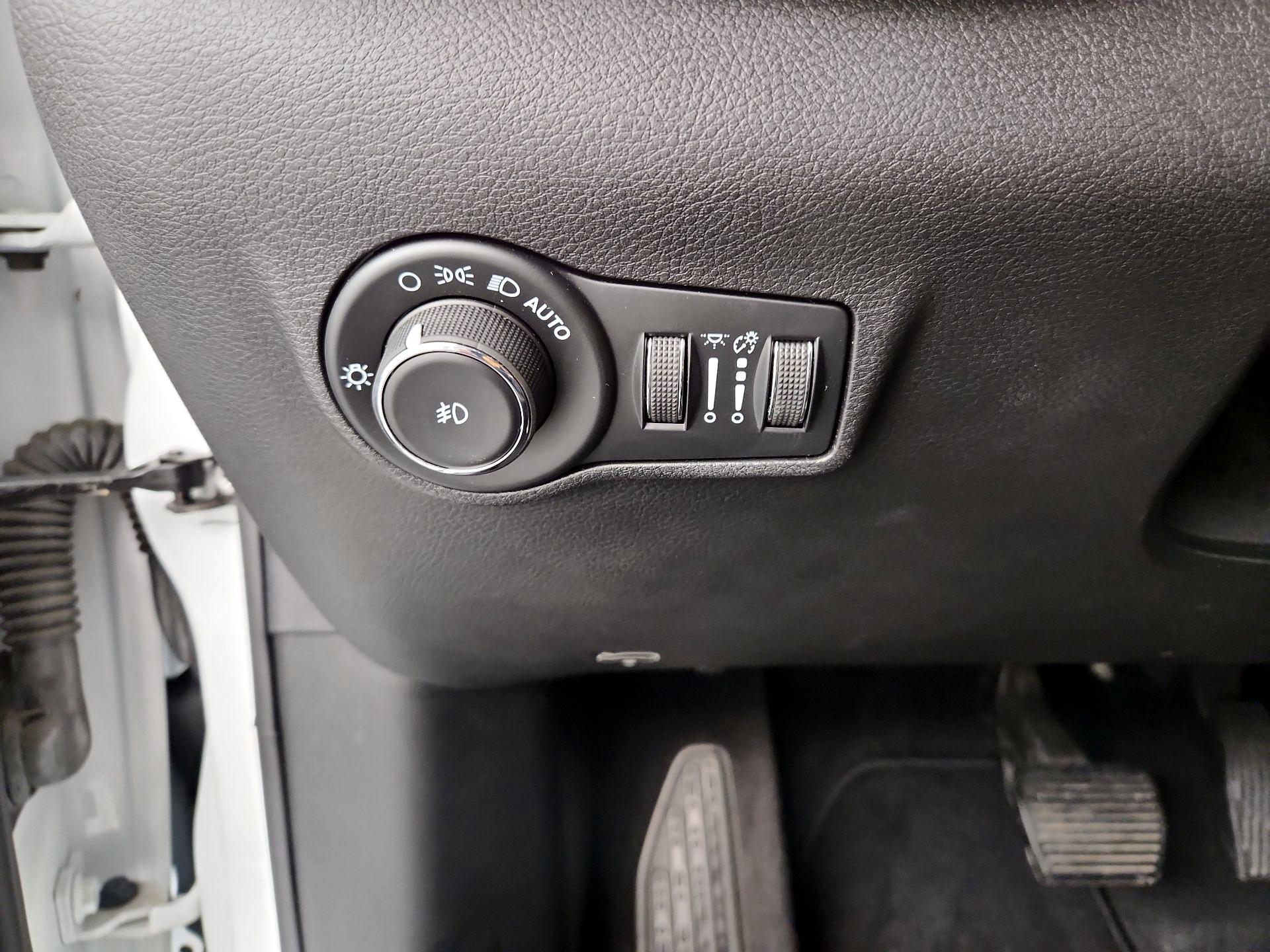 Thumbnail: 2022 Jeep Compass - 13