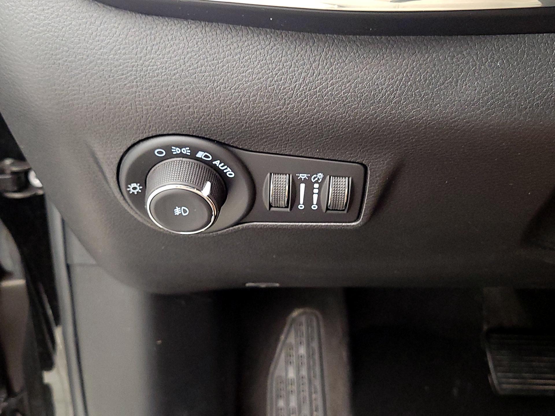 Thumbnail: 2022 Jeep Compass - 13
