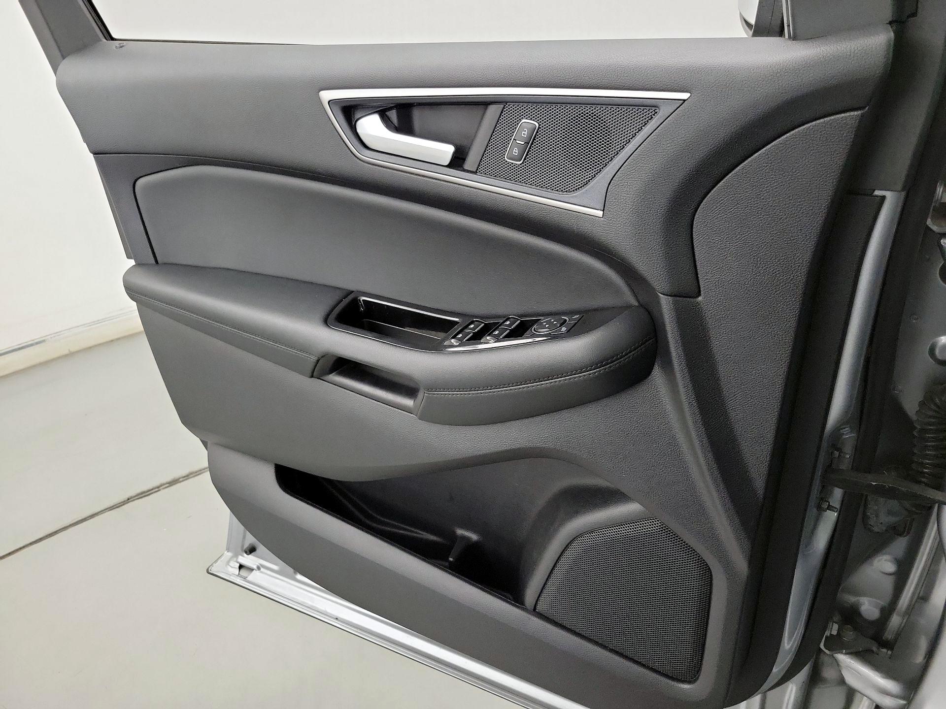 Thumbnail: 2020 Ford Edge - 12