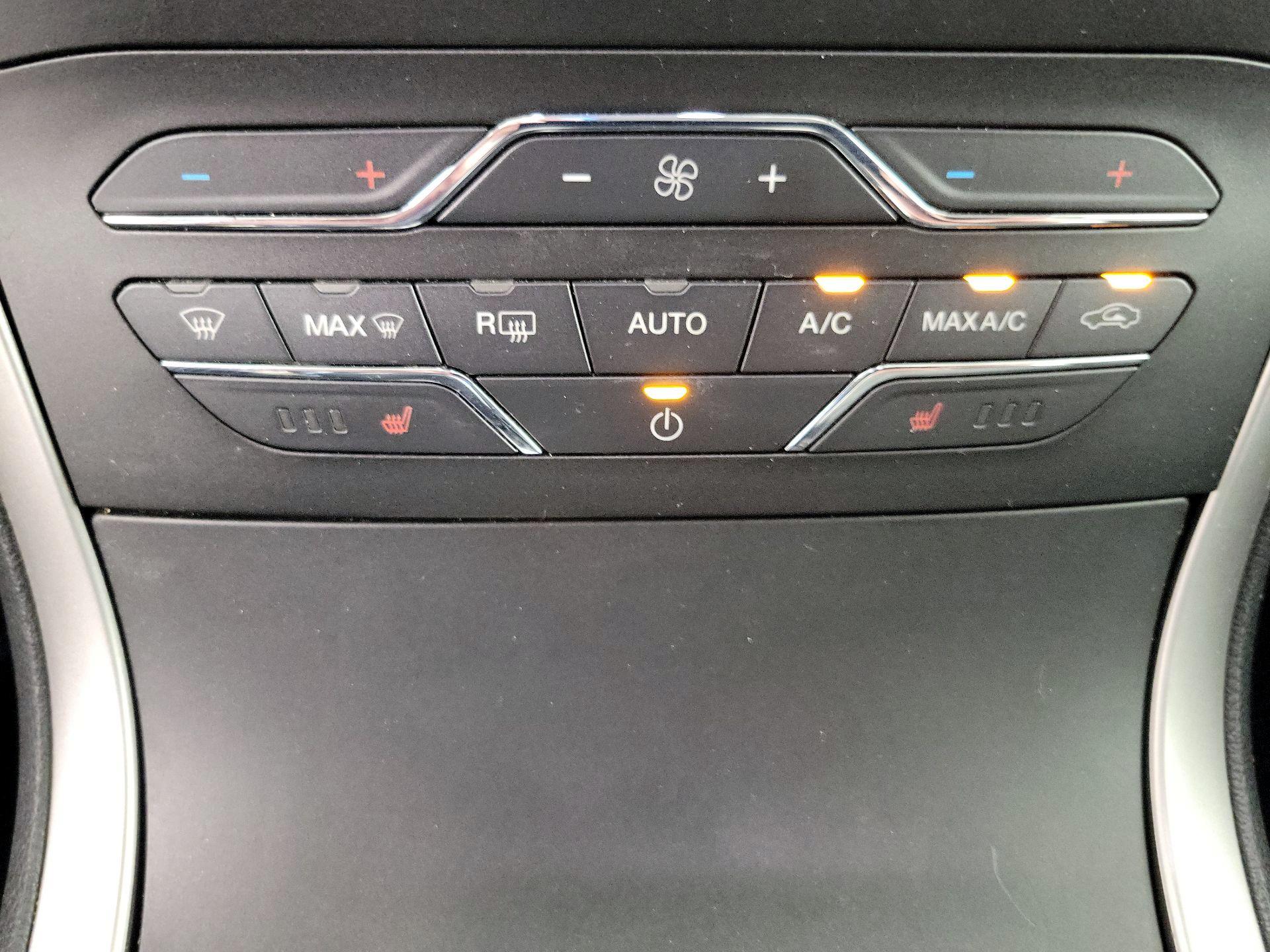 Thumbnail: 2020 Ford Edge - 17