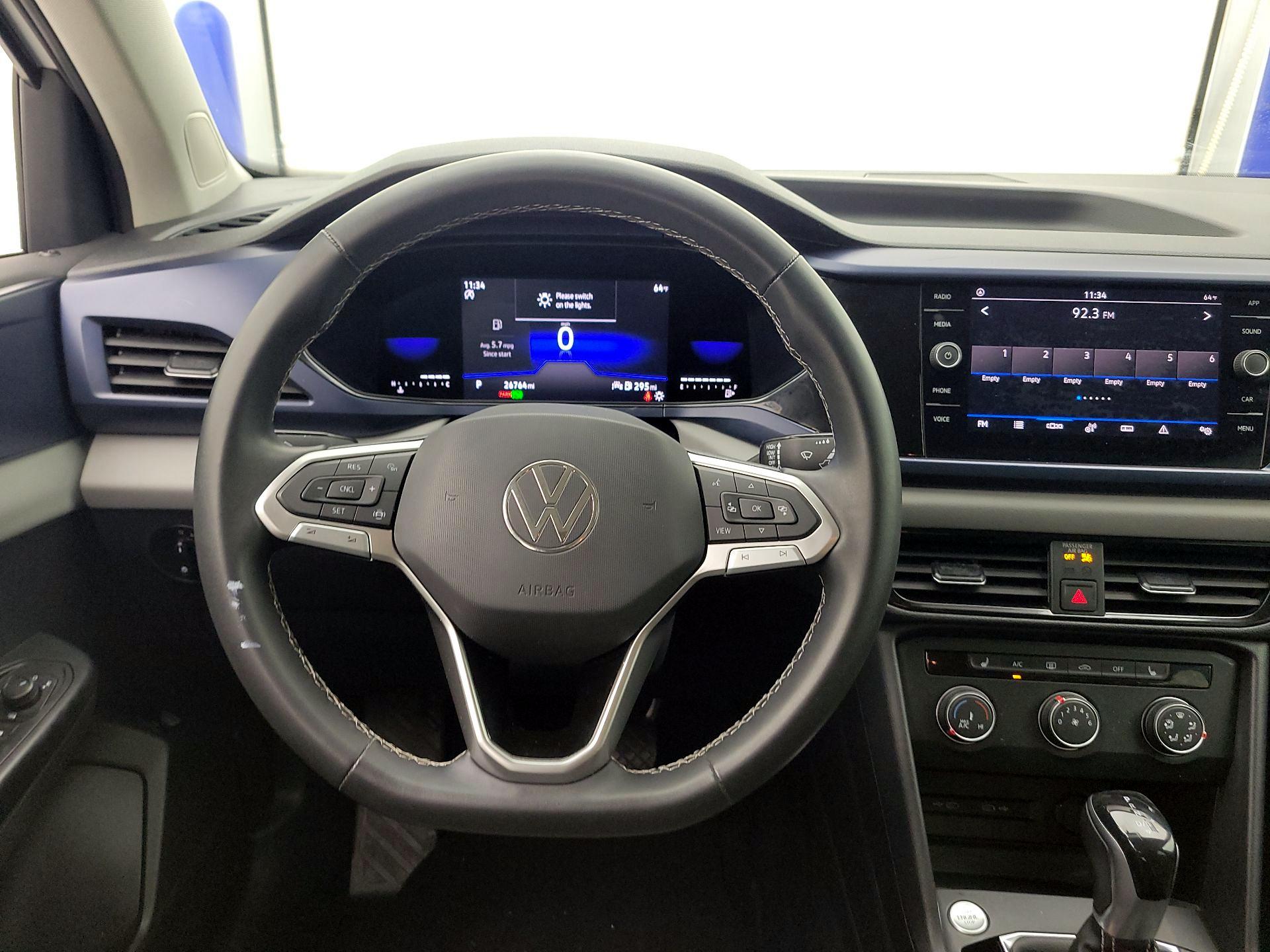 Thumbnail: 2022 Volkswagen Taos - 10