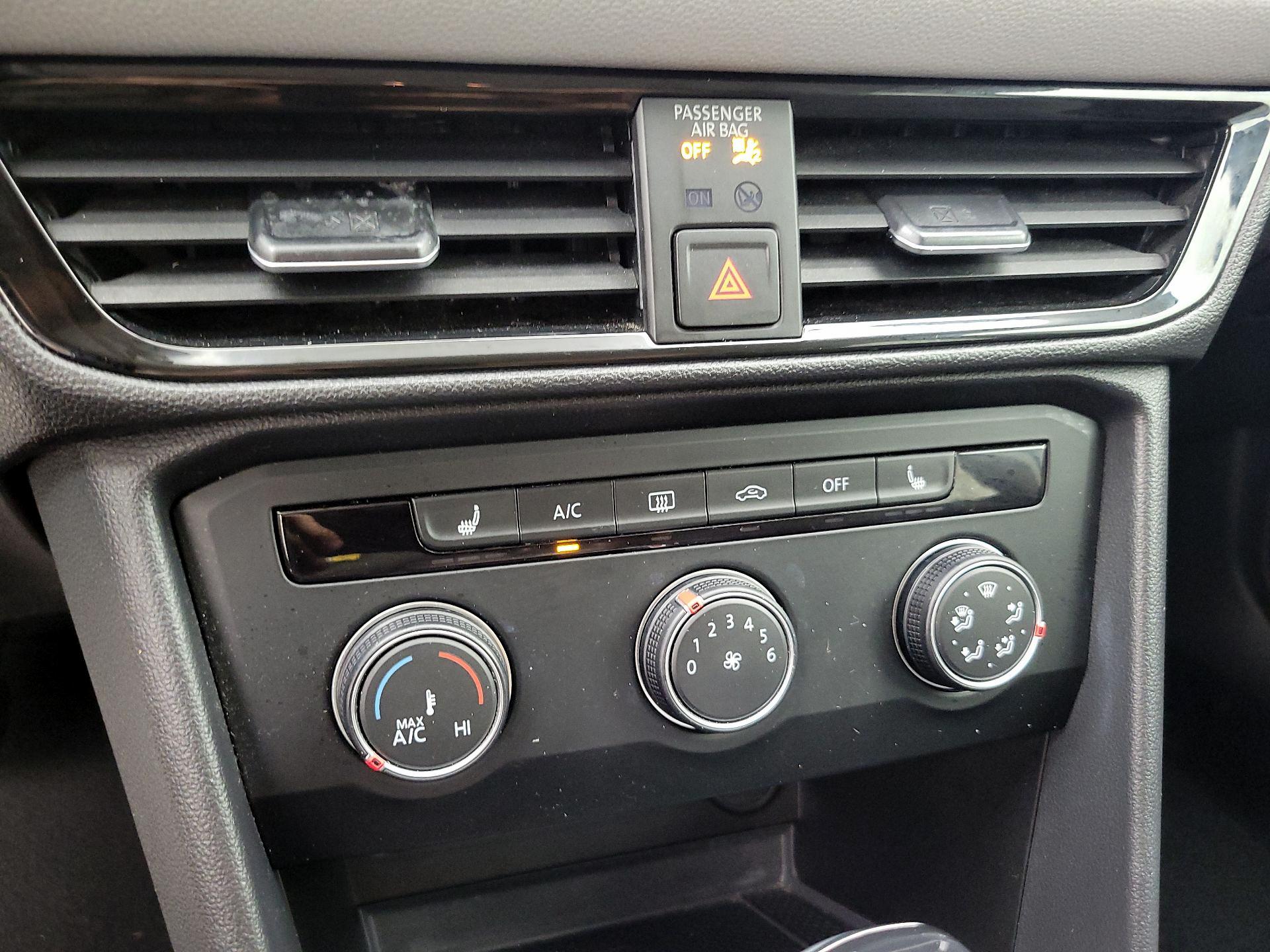 Thumbnail: 2022 Volkswagen Taos - 16