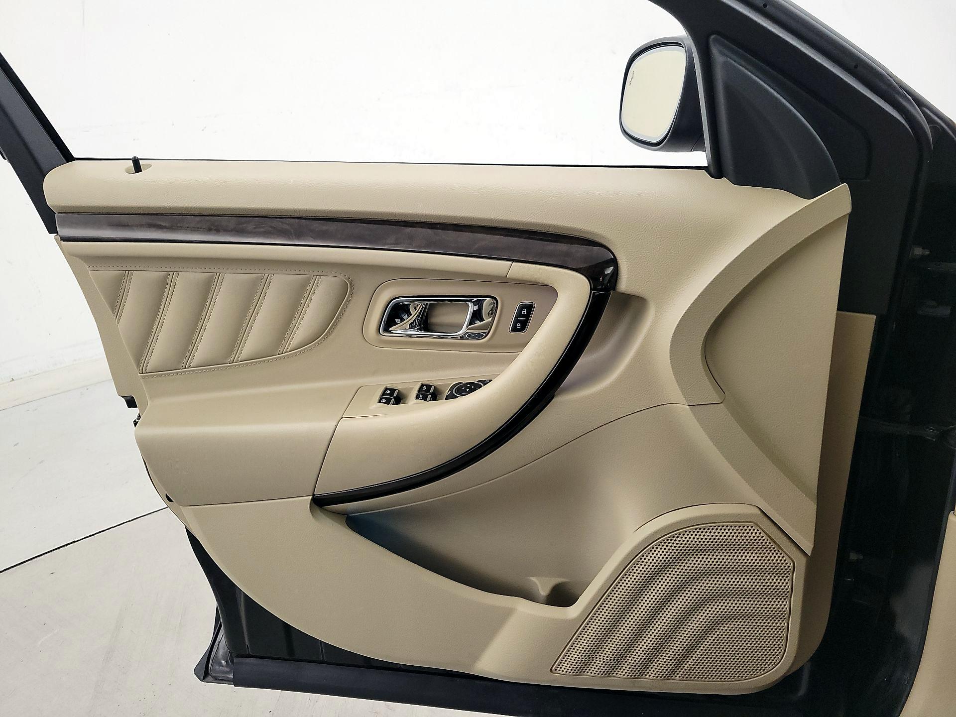 Thumbnail: 2014 Ford Taurus - 12