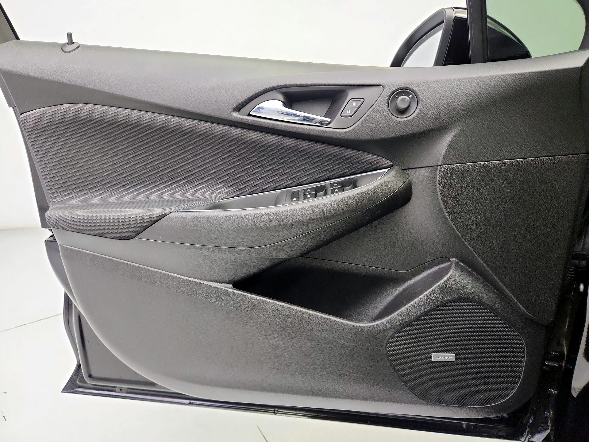 Thumbnail: 2019 Chevrolet Cruze - 12
