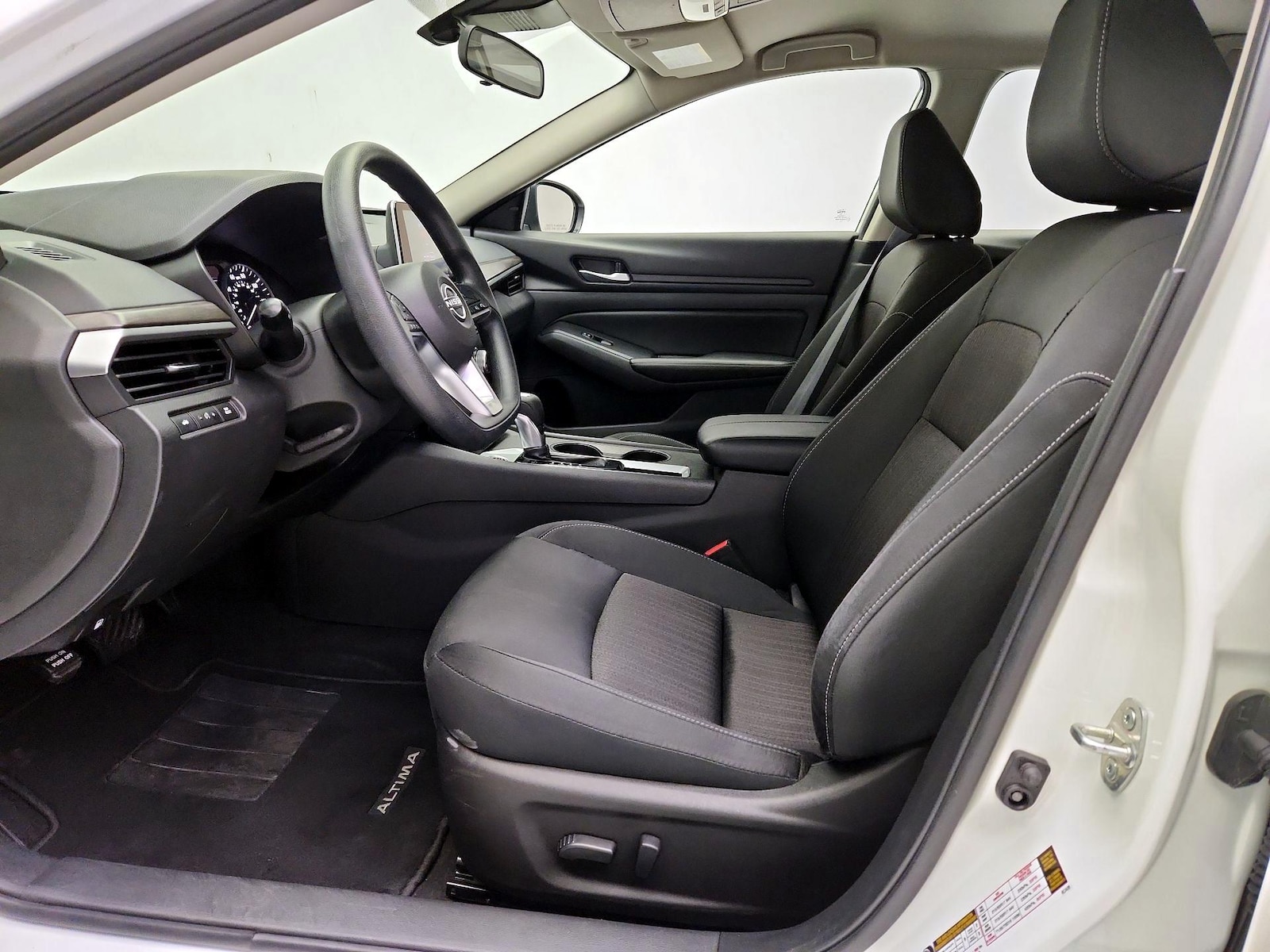 2025 Nissan Altima SV - Photo 12