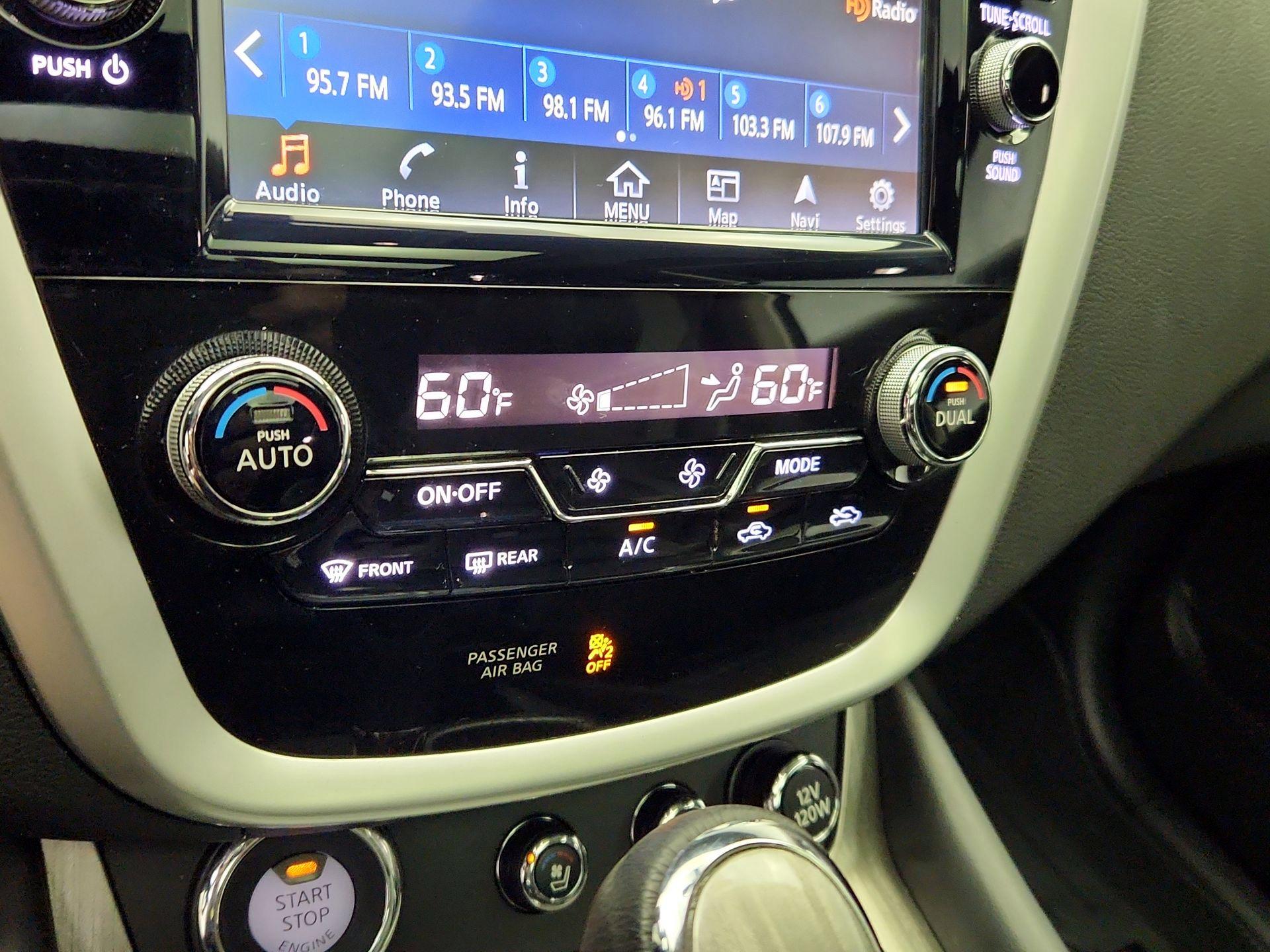 Thumbnail: 2016 Nissan Murano - 17