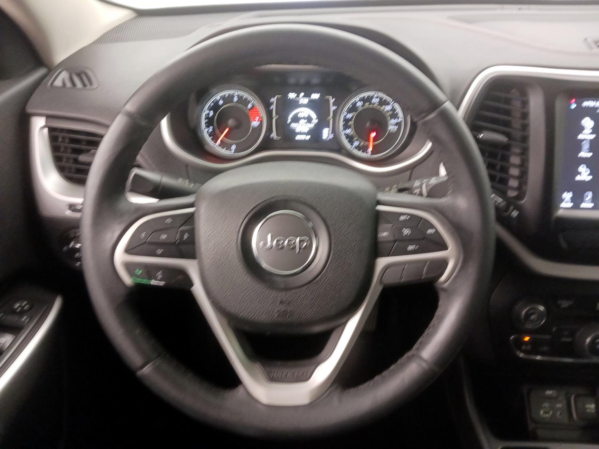 Thumbnail: 2018 Jeep Cherokee - 10