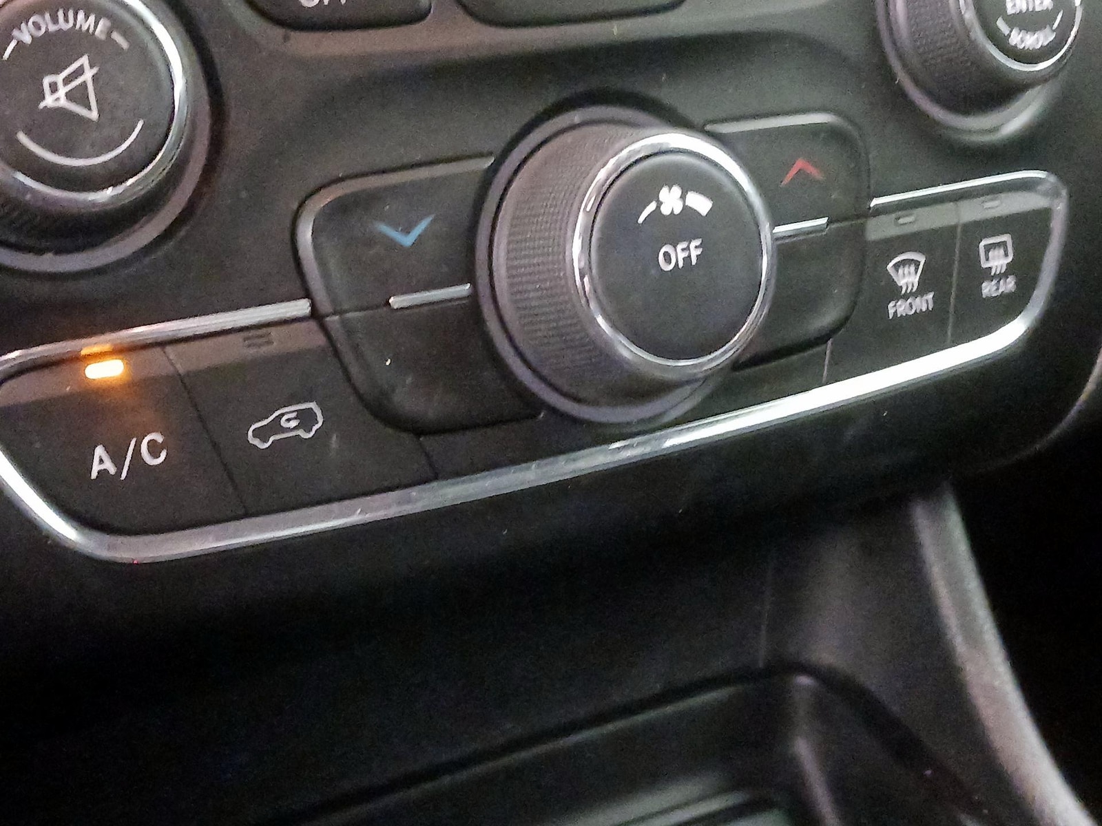 2018 Jeep Cherokee Latitude Plus - Photo 17