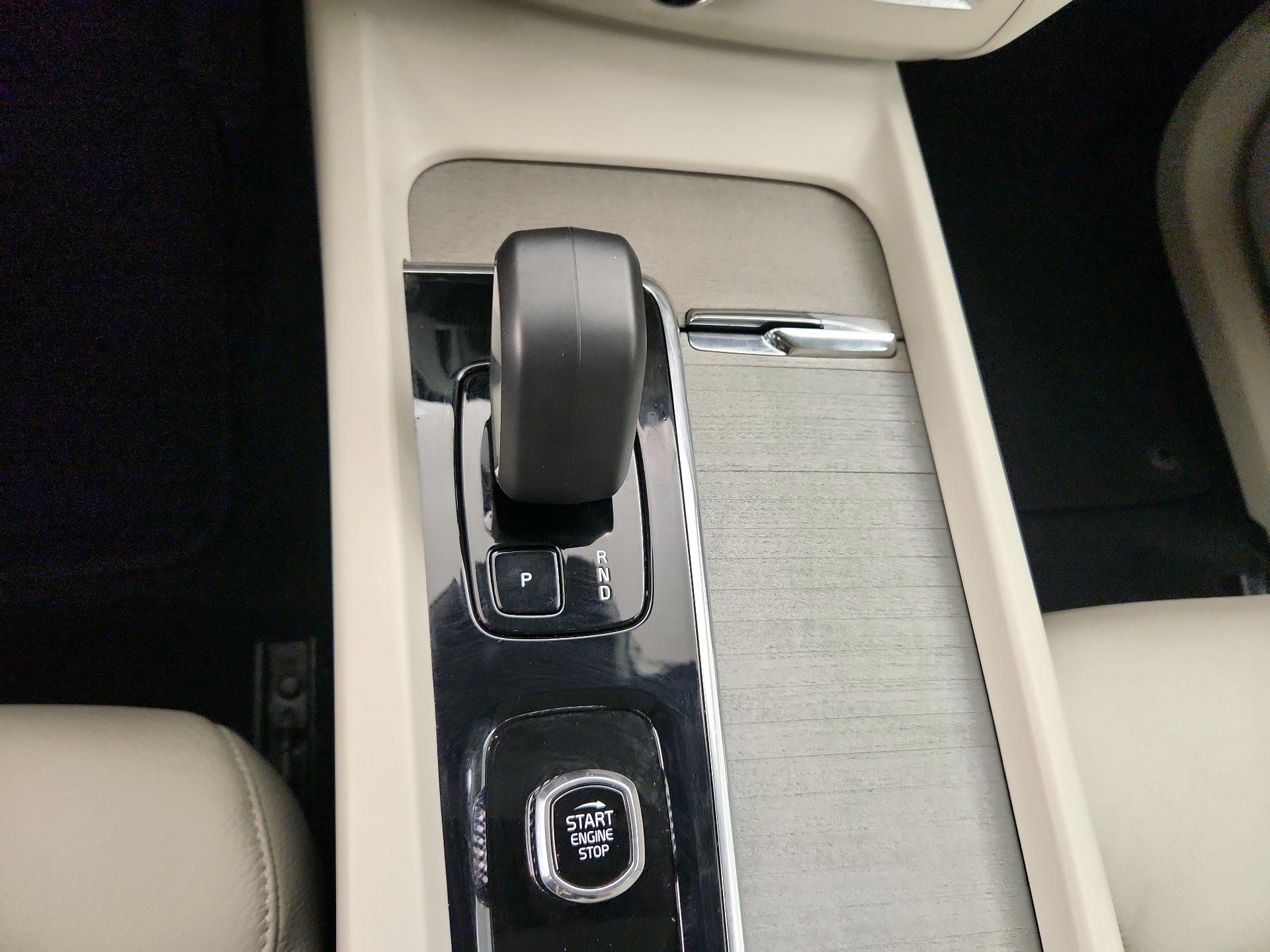 Thumbnail: 2023 Volvo XC60 - 18