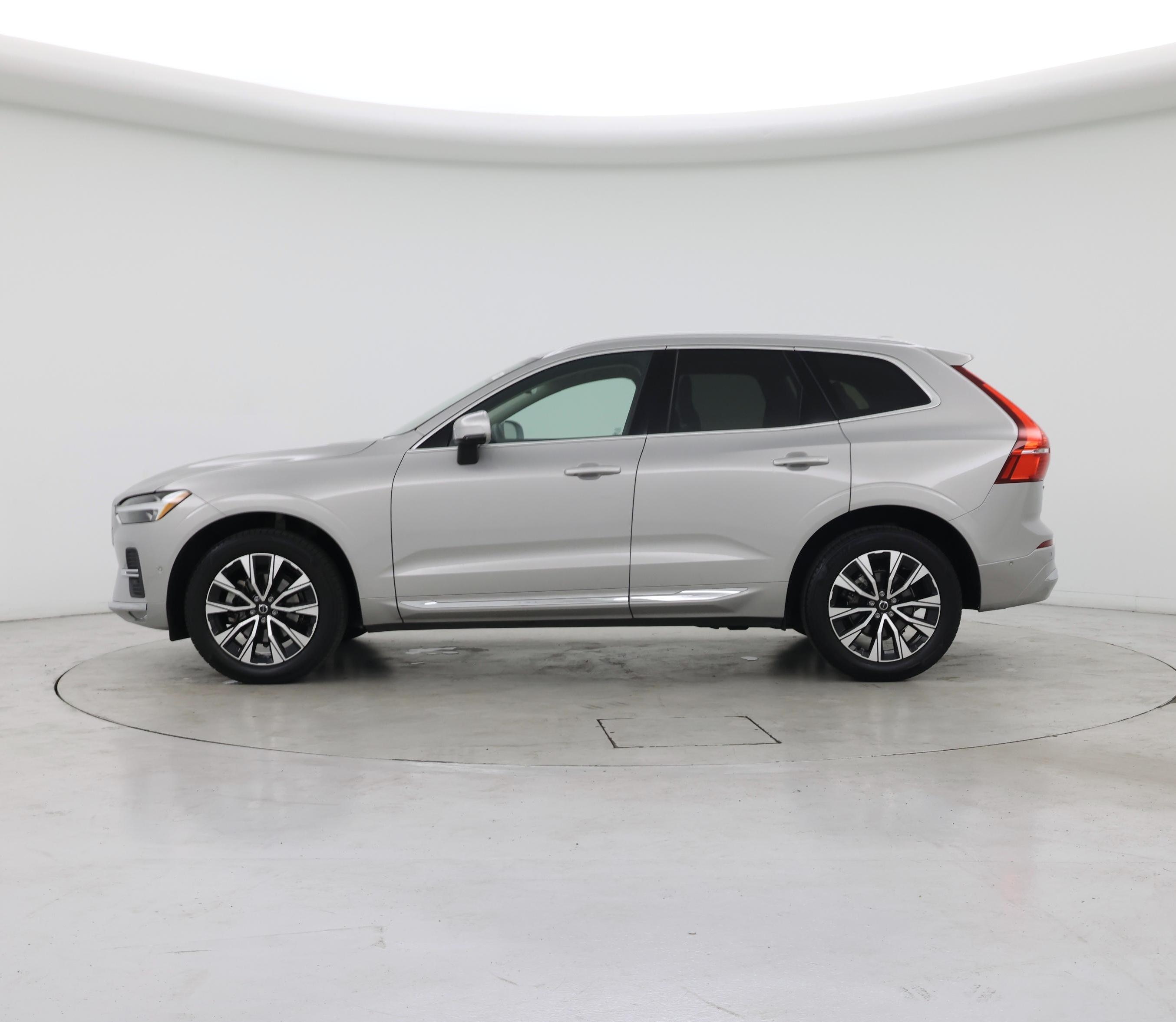 Thumbnail: 2023 Volvo XC60 - 3