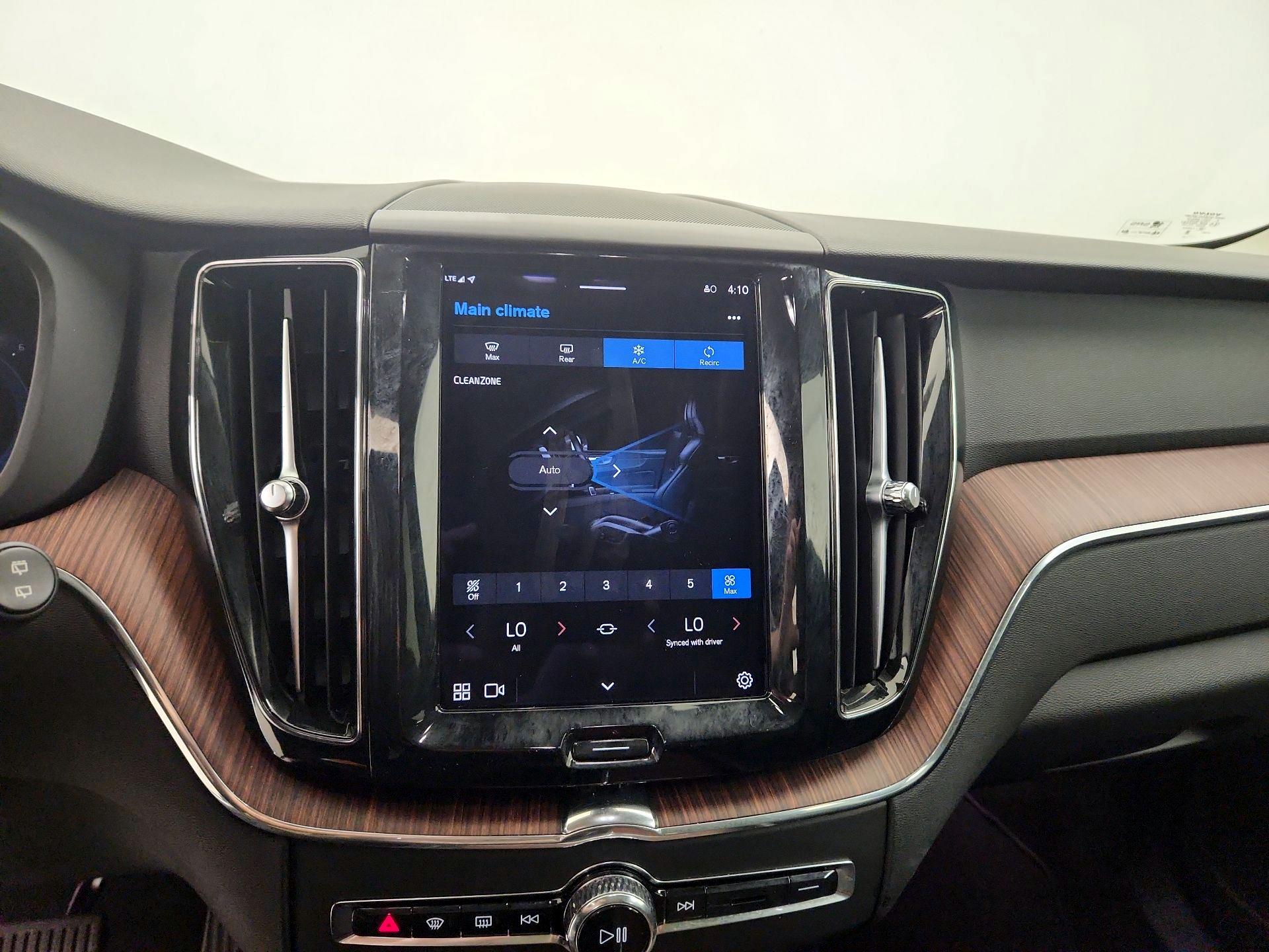 Thumbnail: 2023 Volvo XC60 - 17