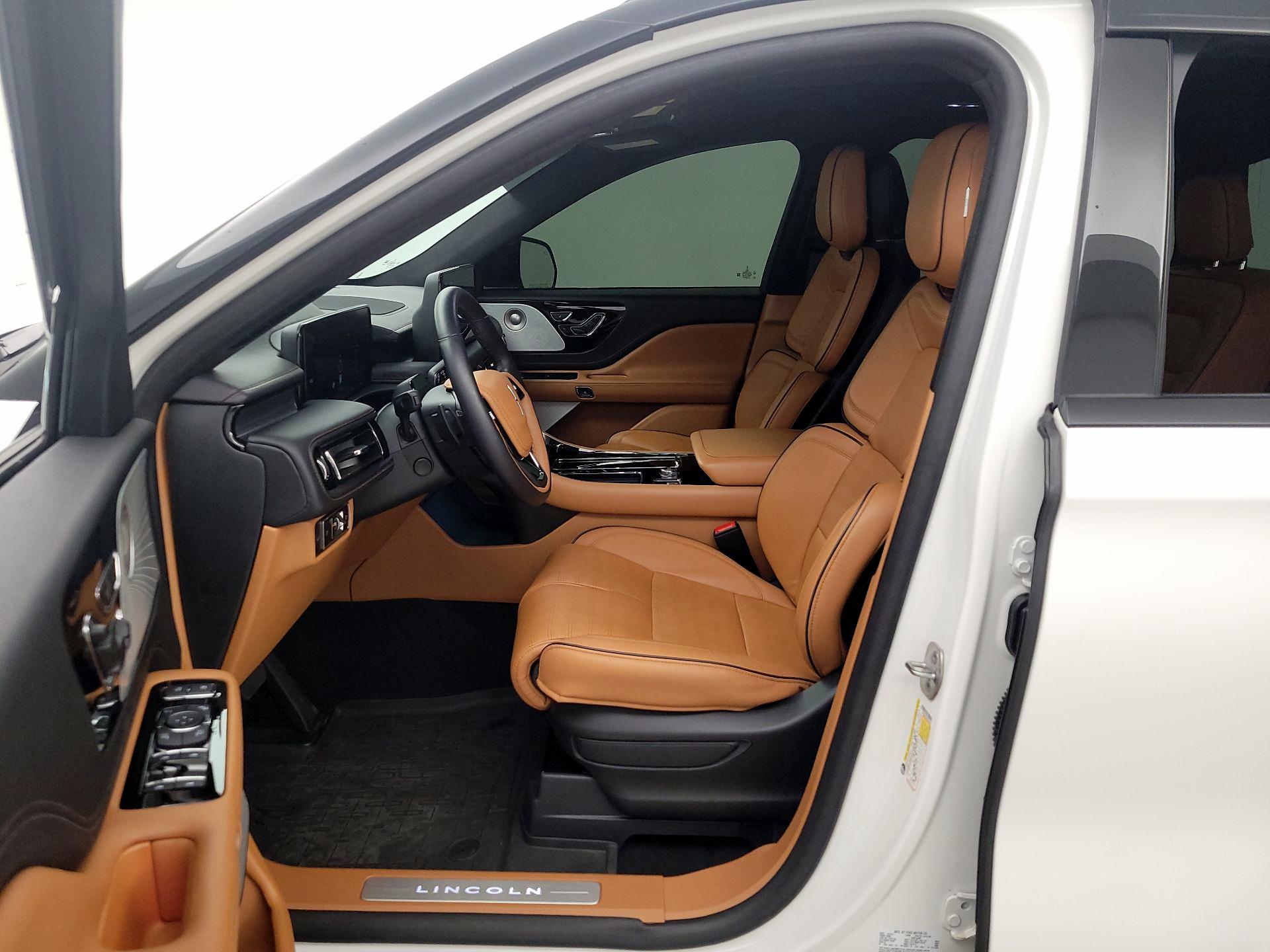 Thumbnail: 2025 Lincoln Aviator - 11