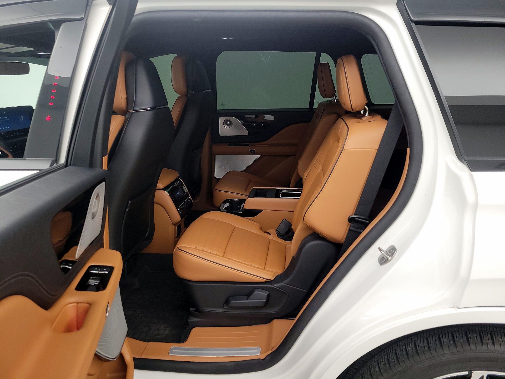 Thumbnail: 2025 Lincoln Aviator - 19