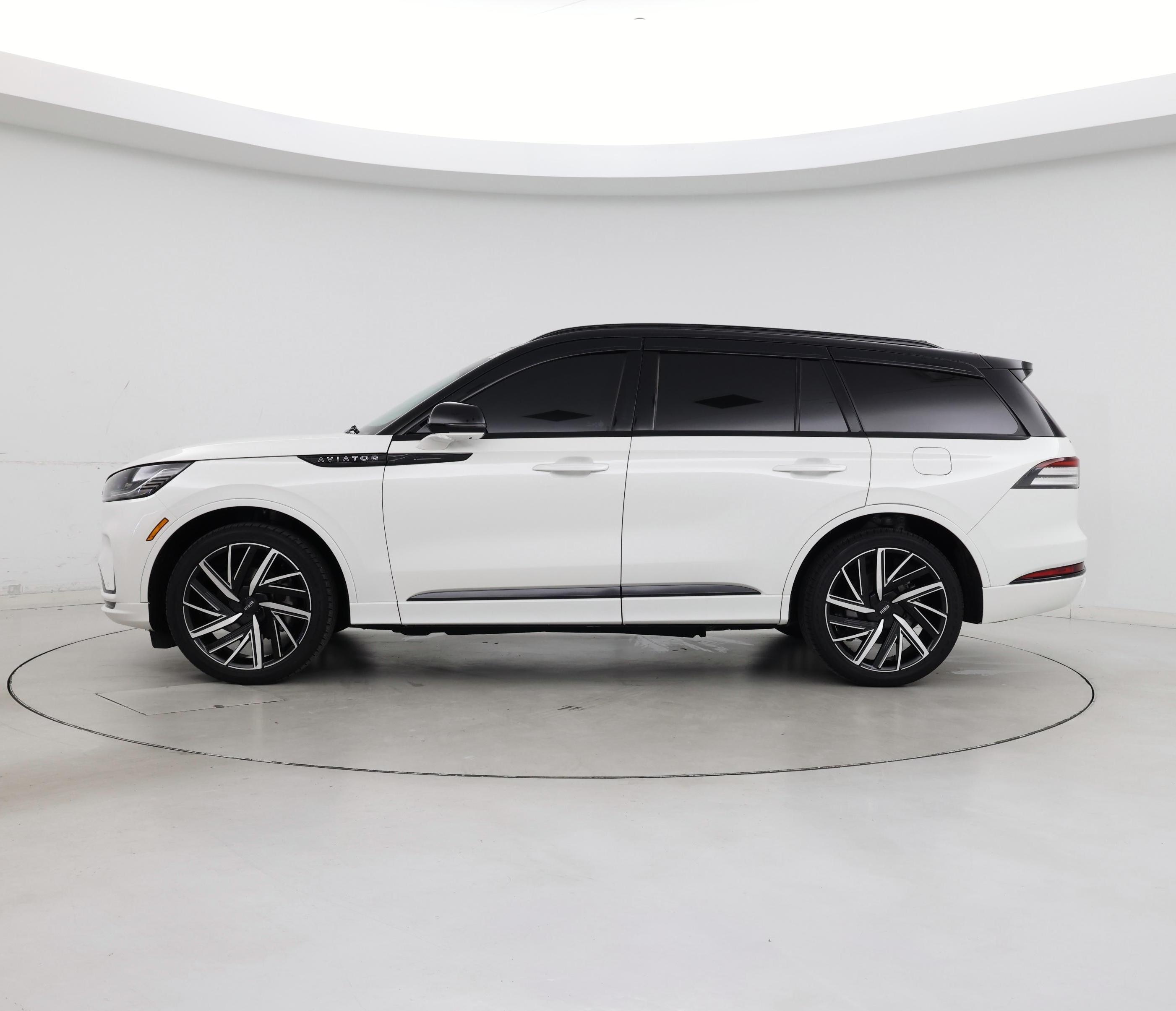 Thumbnail: 2025 Lincoln Aviator - 3