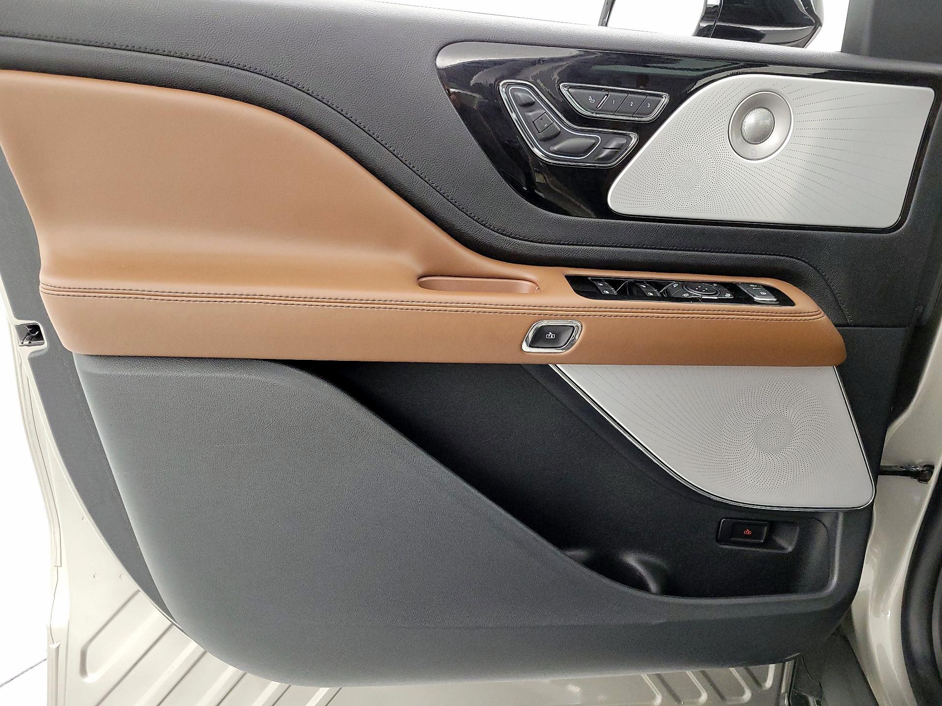 Thumbnail: 2023 Lincoln Aviator - 12