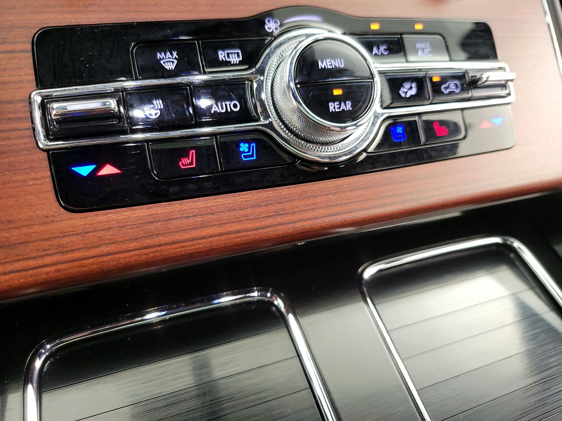 Thumbnail: 2023 Lincoln Aviator - 17