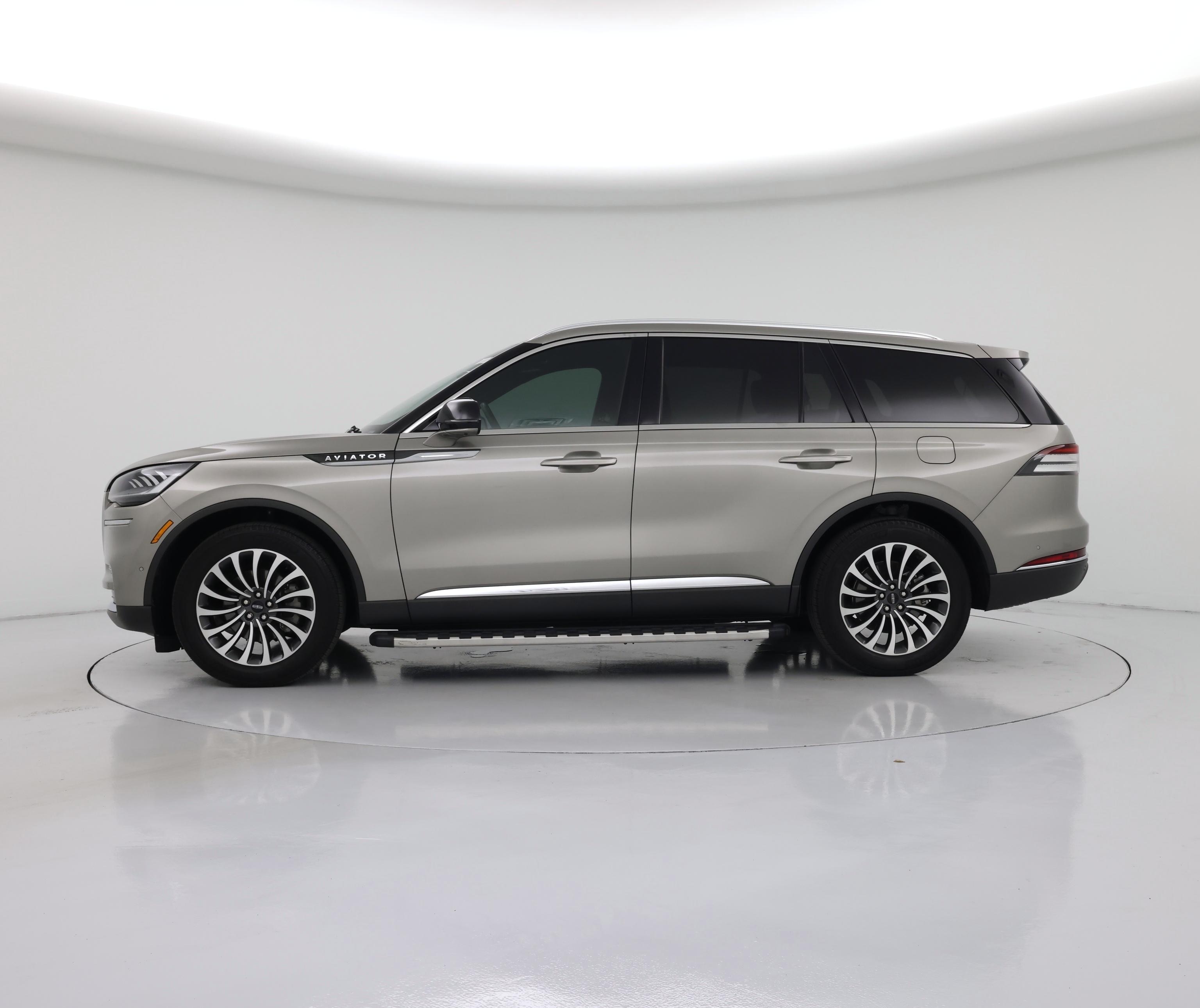 Thumbnail: 2023 Lincoln Aviator - 3