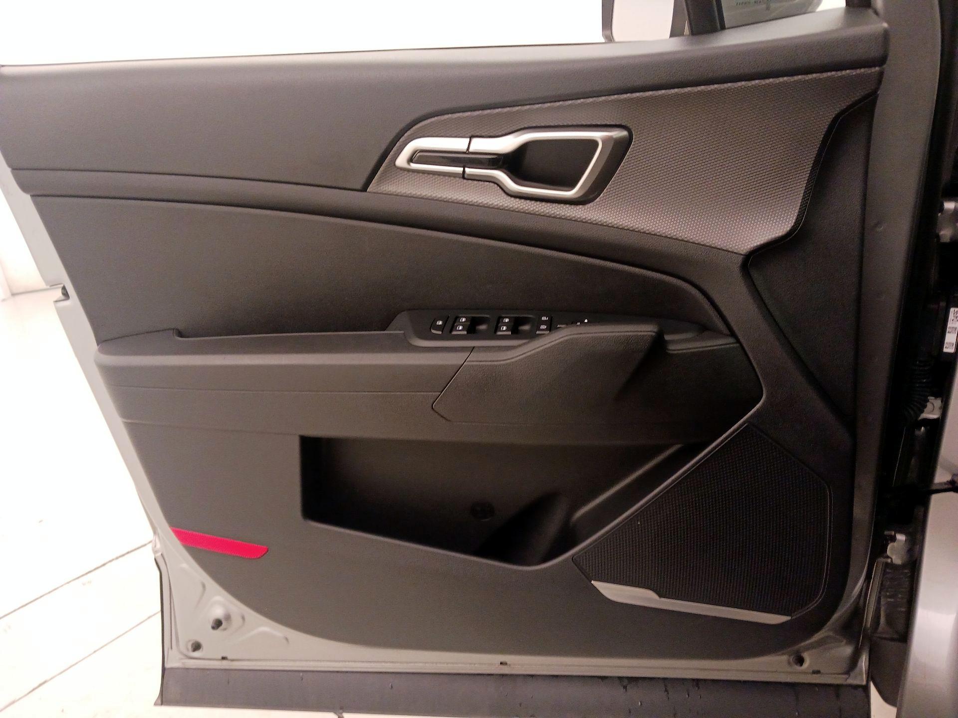 Thumbnail: 2025 Kia Sportage - 12