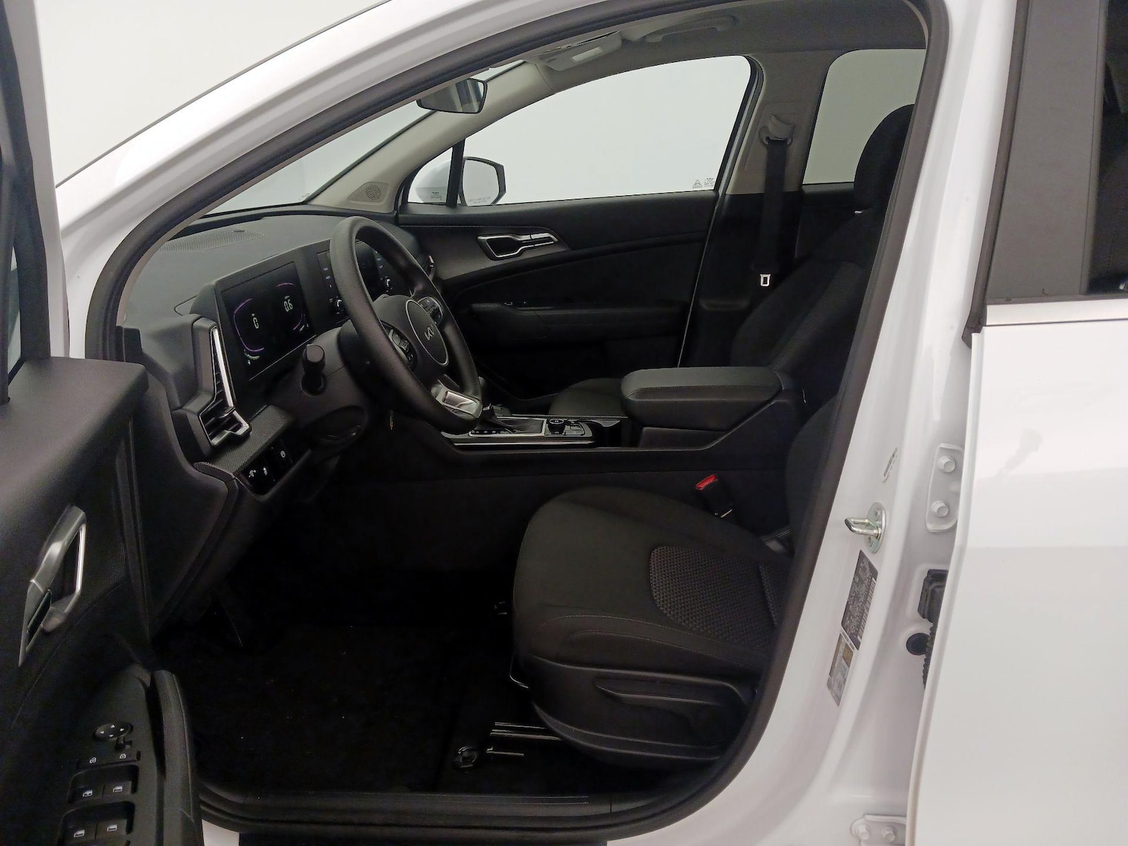 2025 Kia Sportage LX - Photo 12
