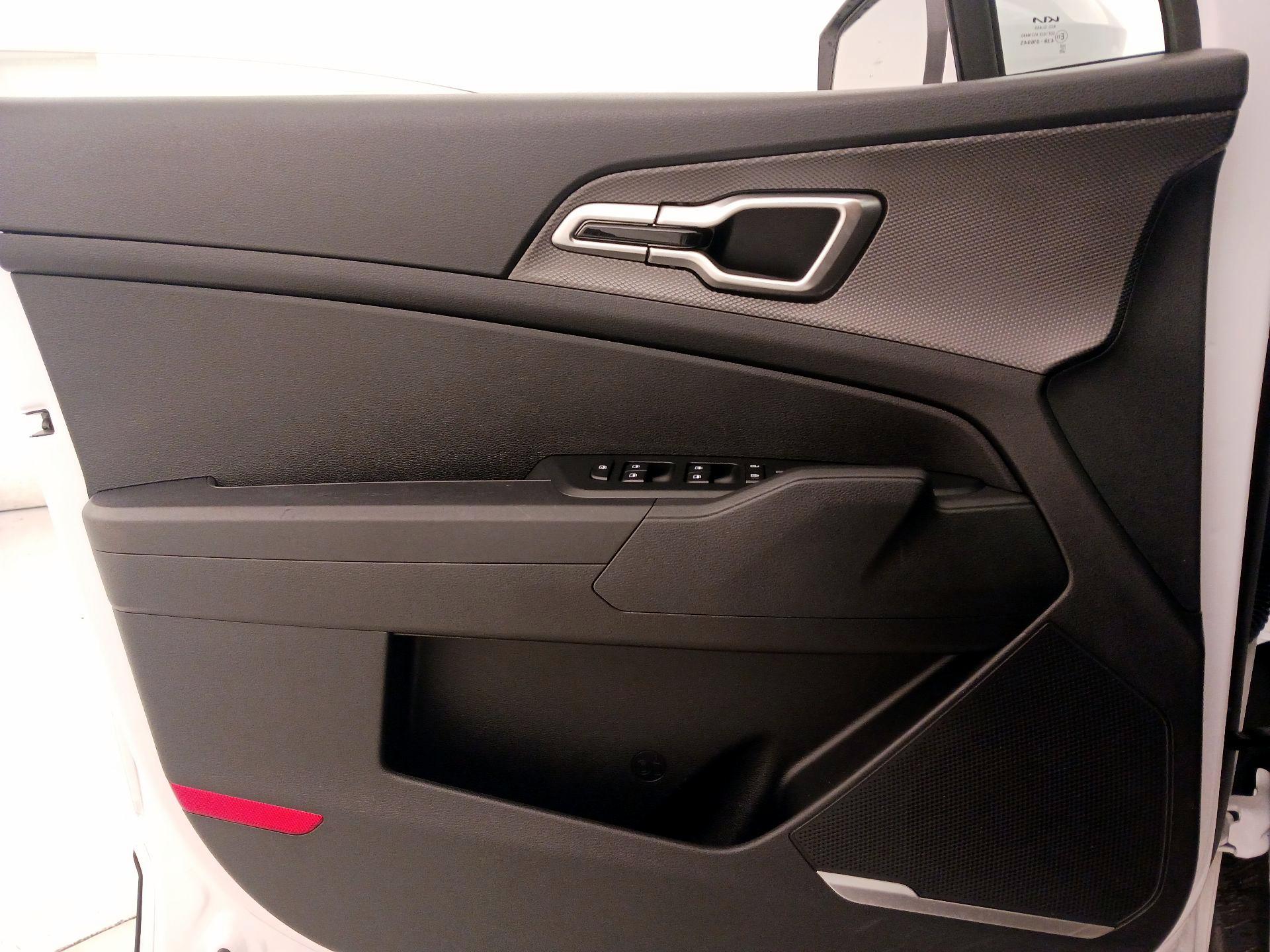 Thumbnail: 2025 Kia Sportage - 12