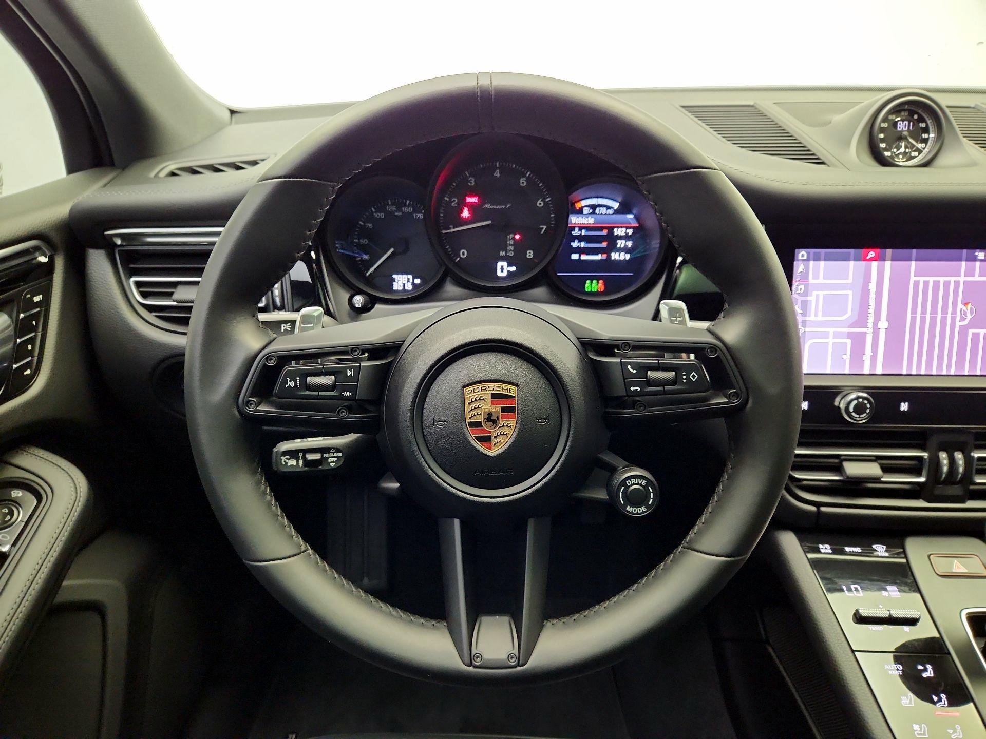 Thumbnail: 2025 Porsche Macan - 10
