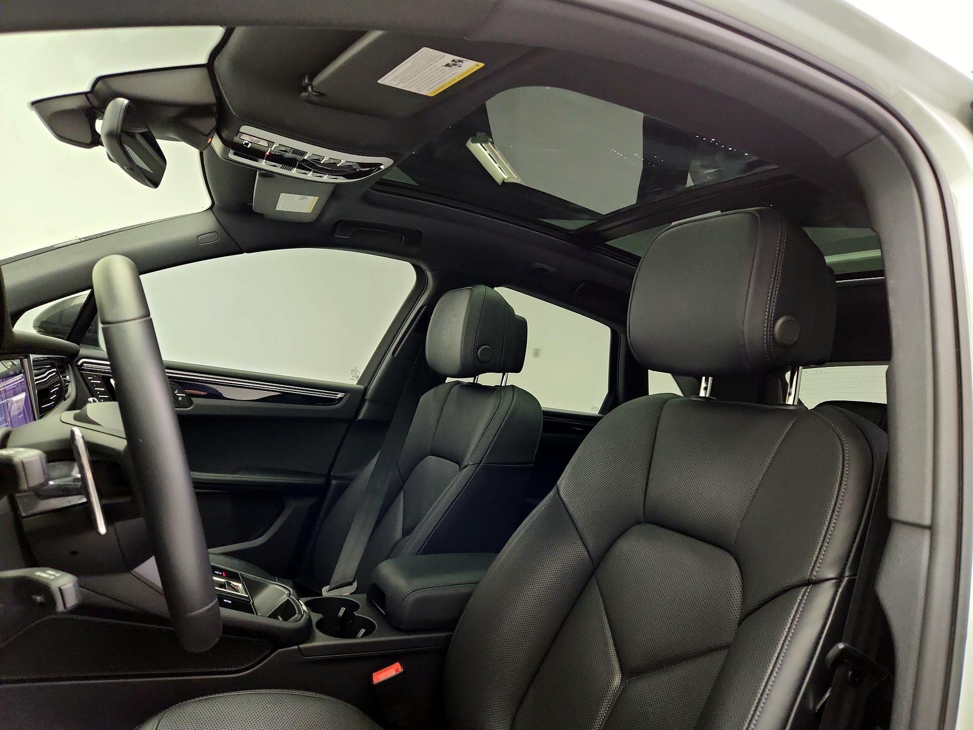 Thumbnail: 2025 Porsche Macan - 20