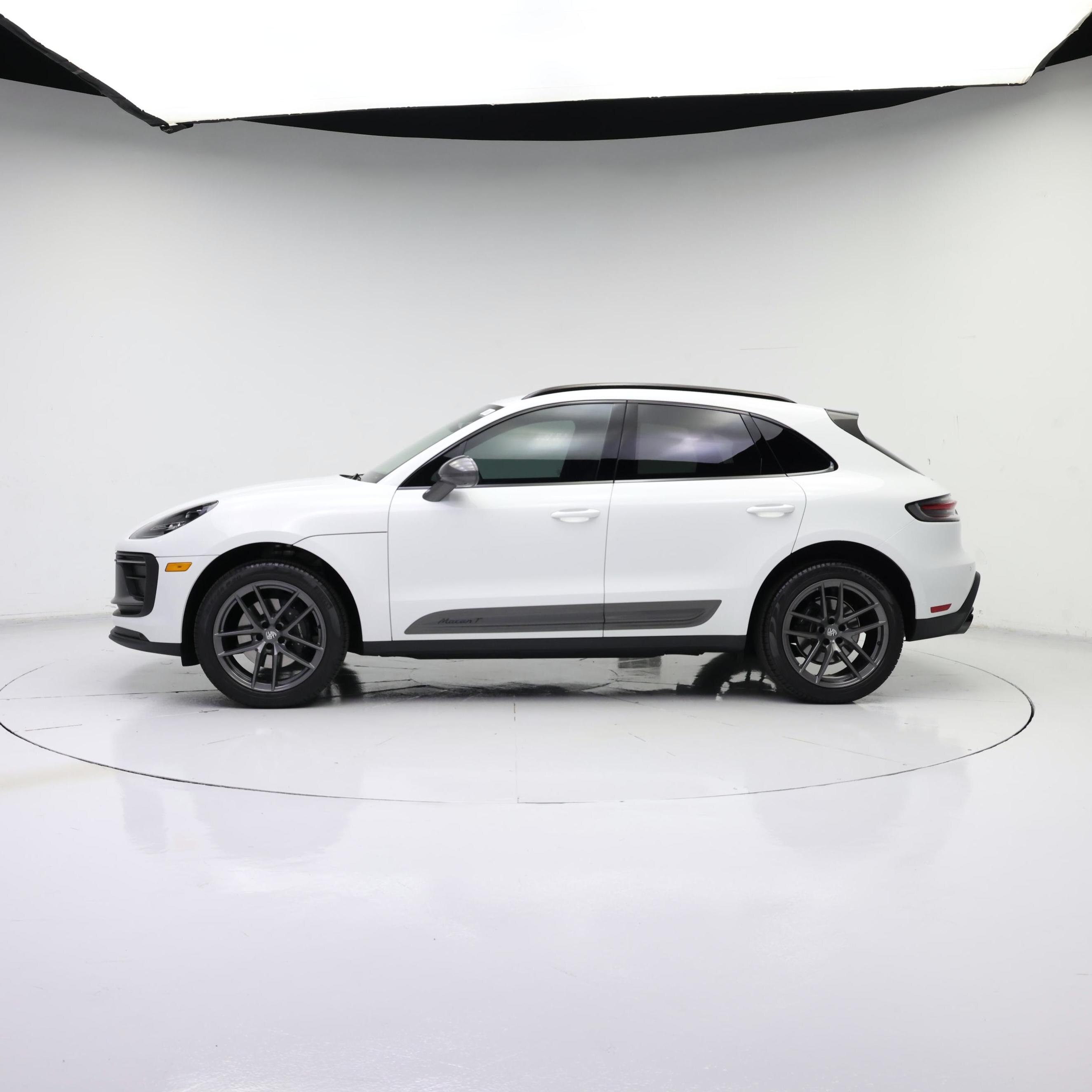 Thumbnail: 2025 Porsche Macan - 3