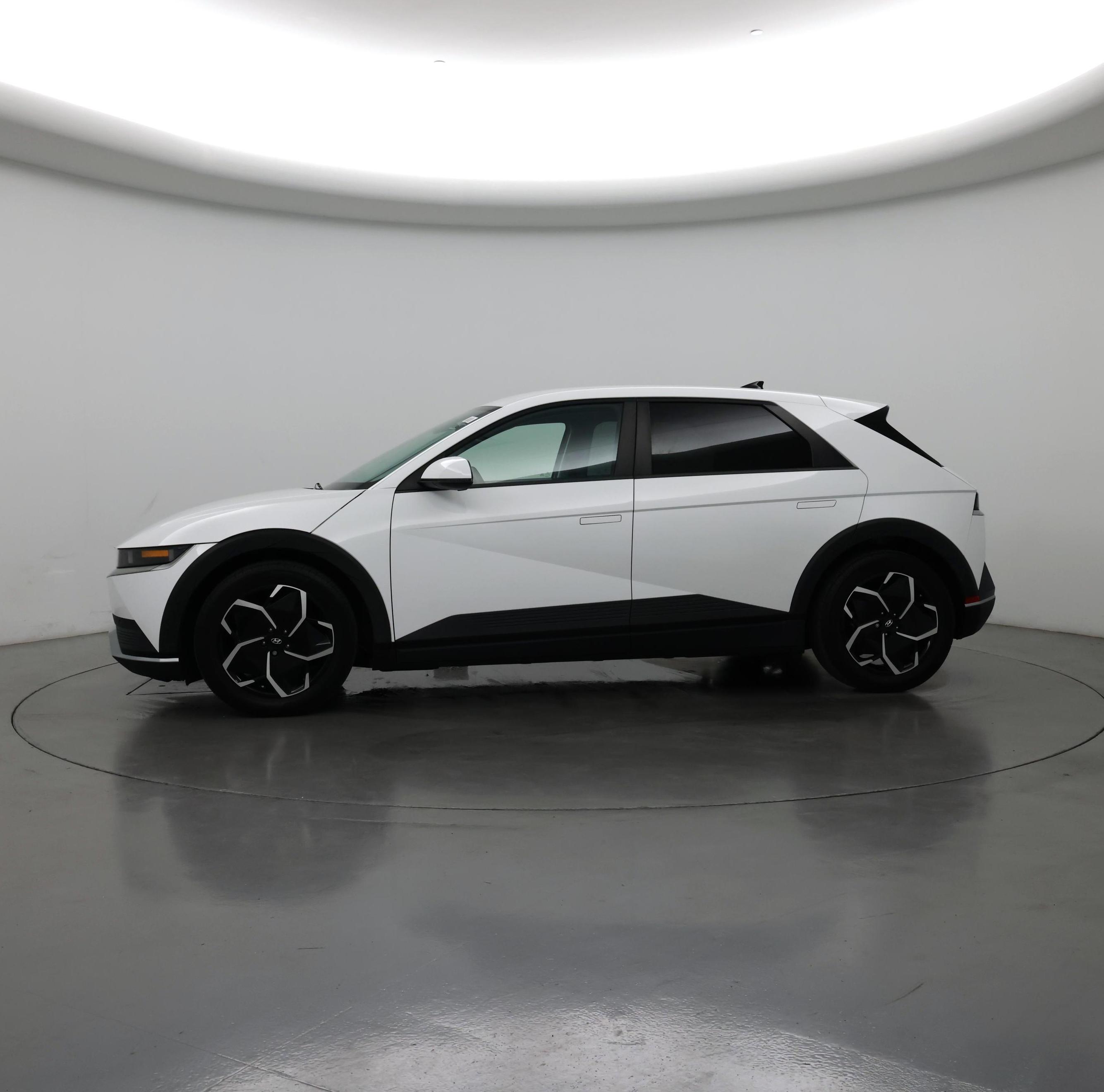 Thumbnail: 2022 Hyundai Ioniq 5 - 3
