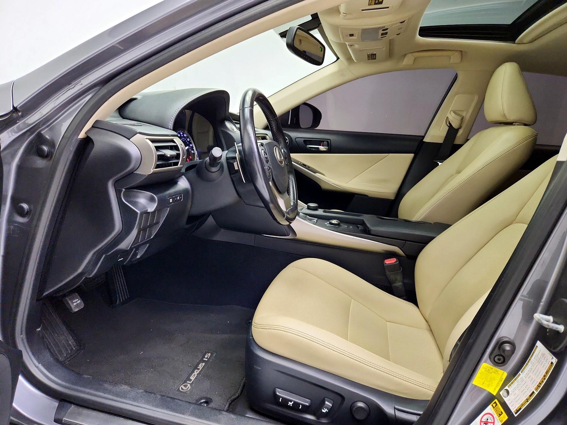 Thumbnail: 2016 Lexus IS - 11