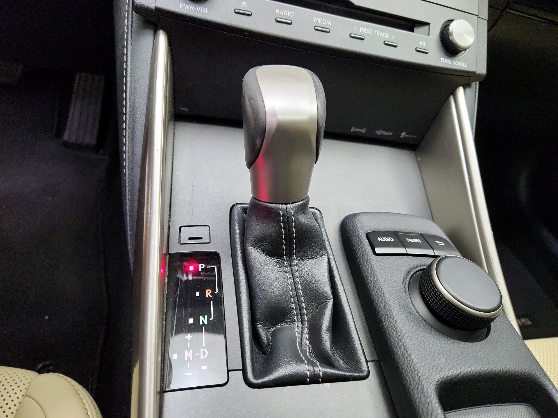 Thumbnail: 2016 Lexus IS - 17