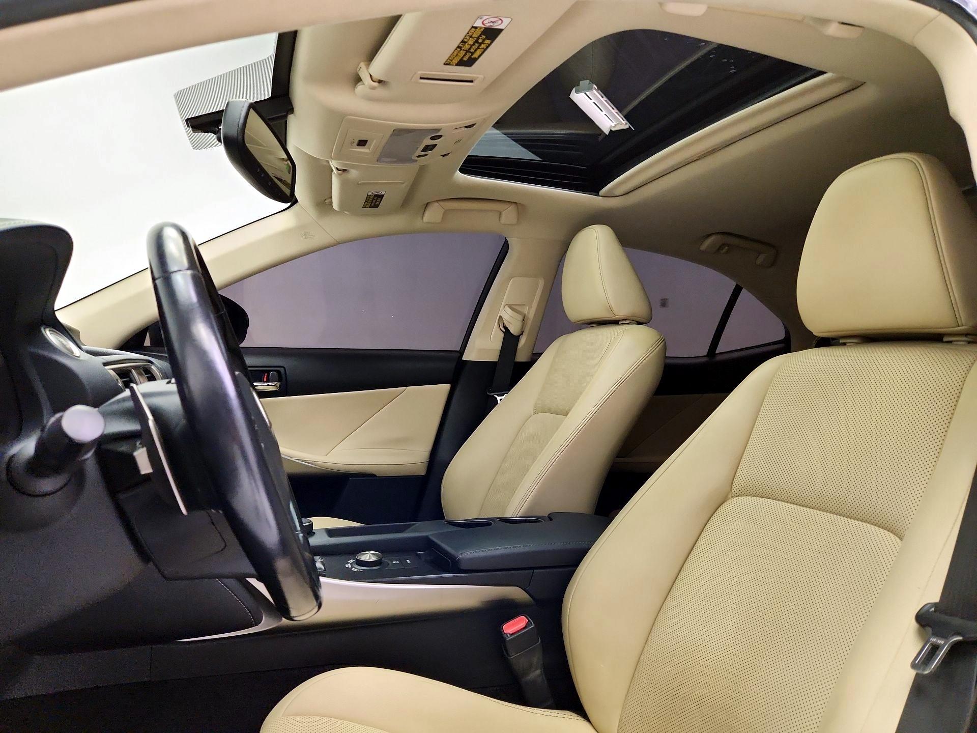 Thumbnail: 2016 Lexus IS - 19