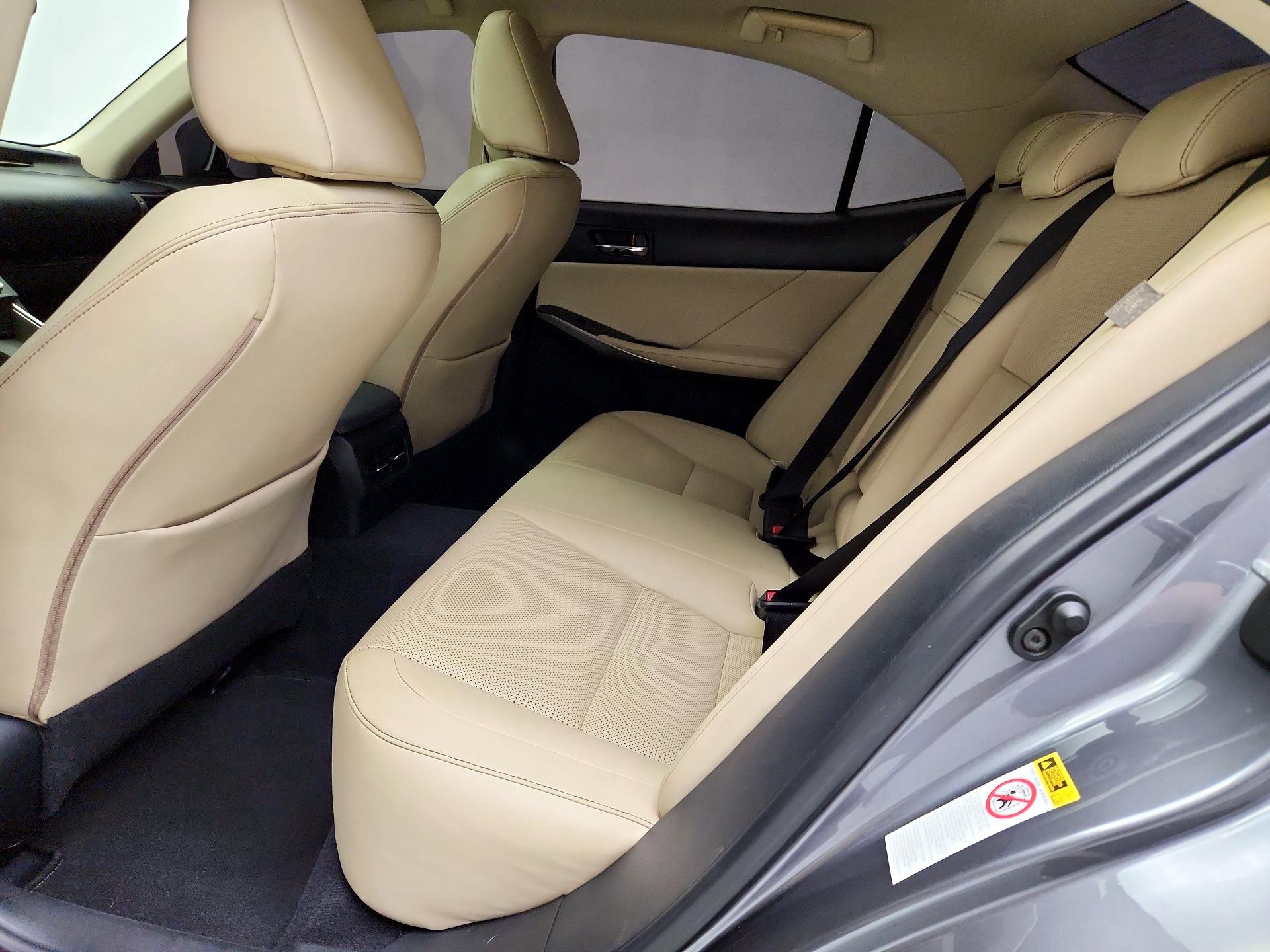 Thumbnail: 2016 Lexus IS - 20