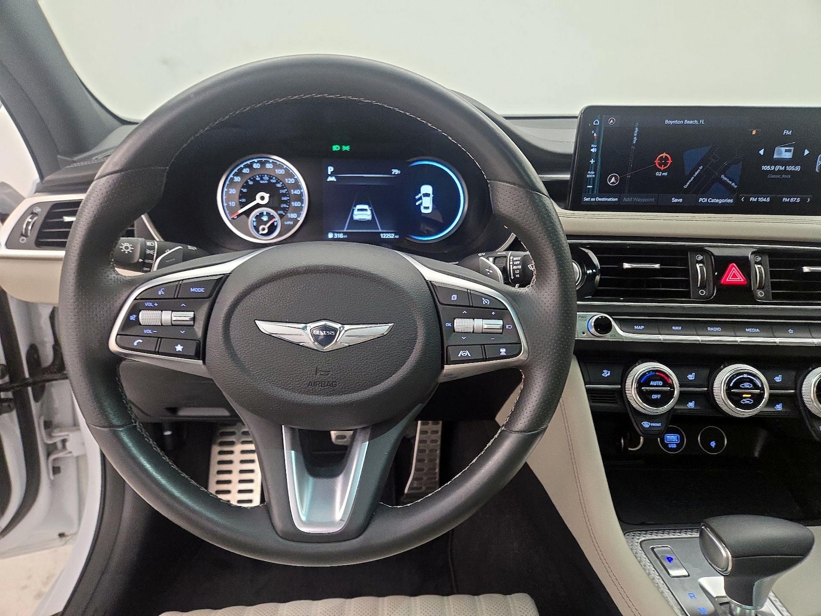 2023 GENESIS G70 Standard - Photo 11