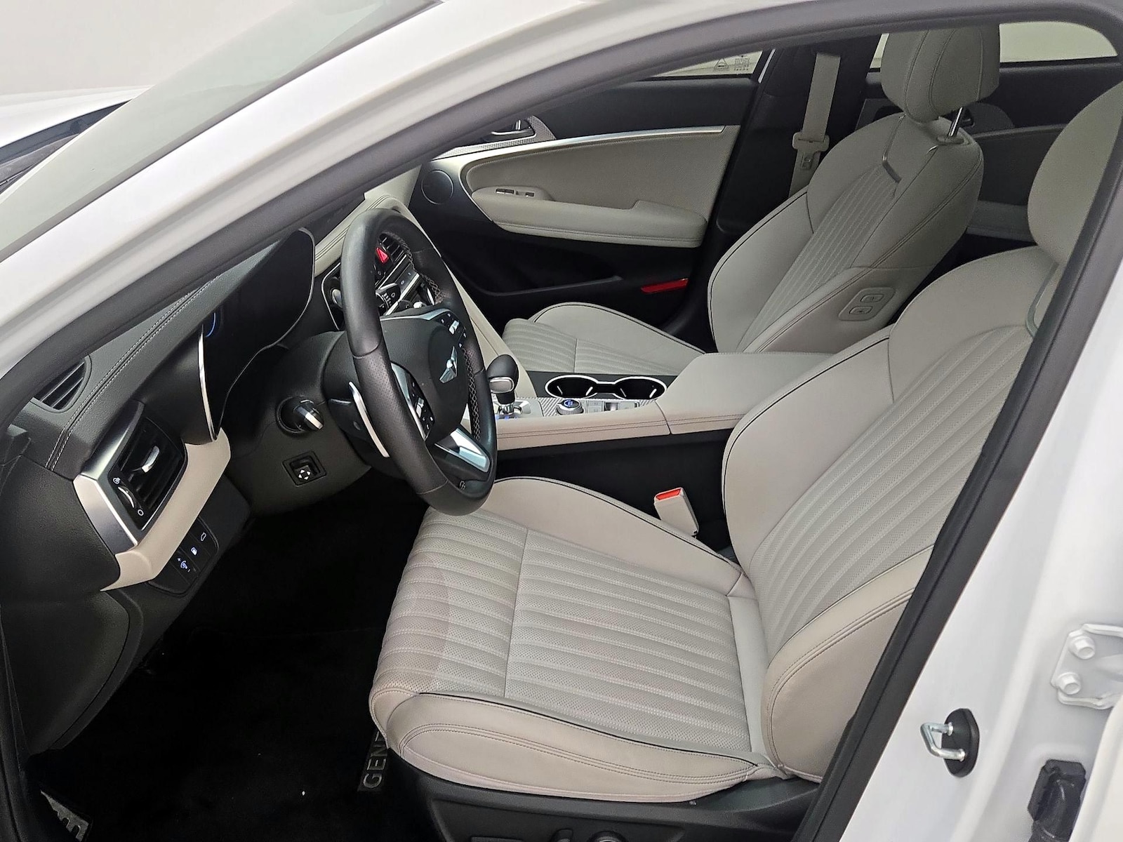 2023 GENESIS G70 Standard - Photo 12