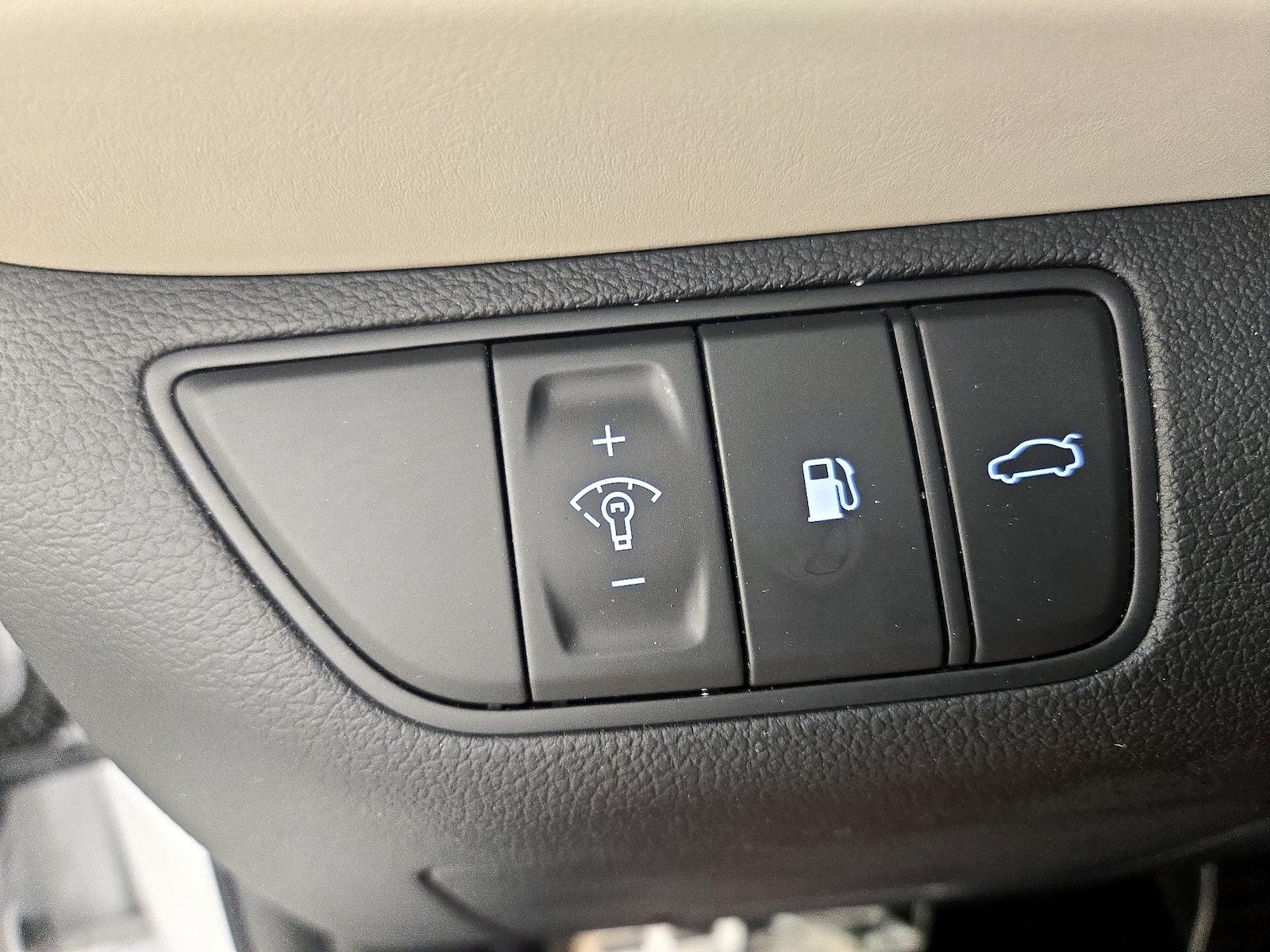 2023 GENESIS G70 Standard - Photo 14