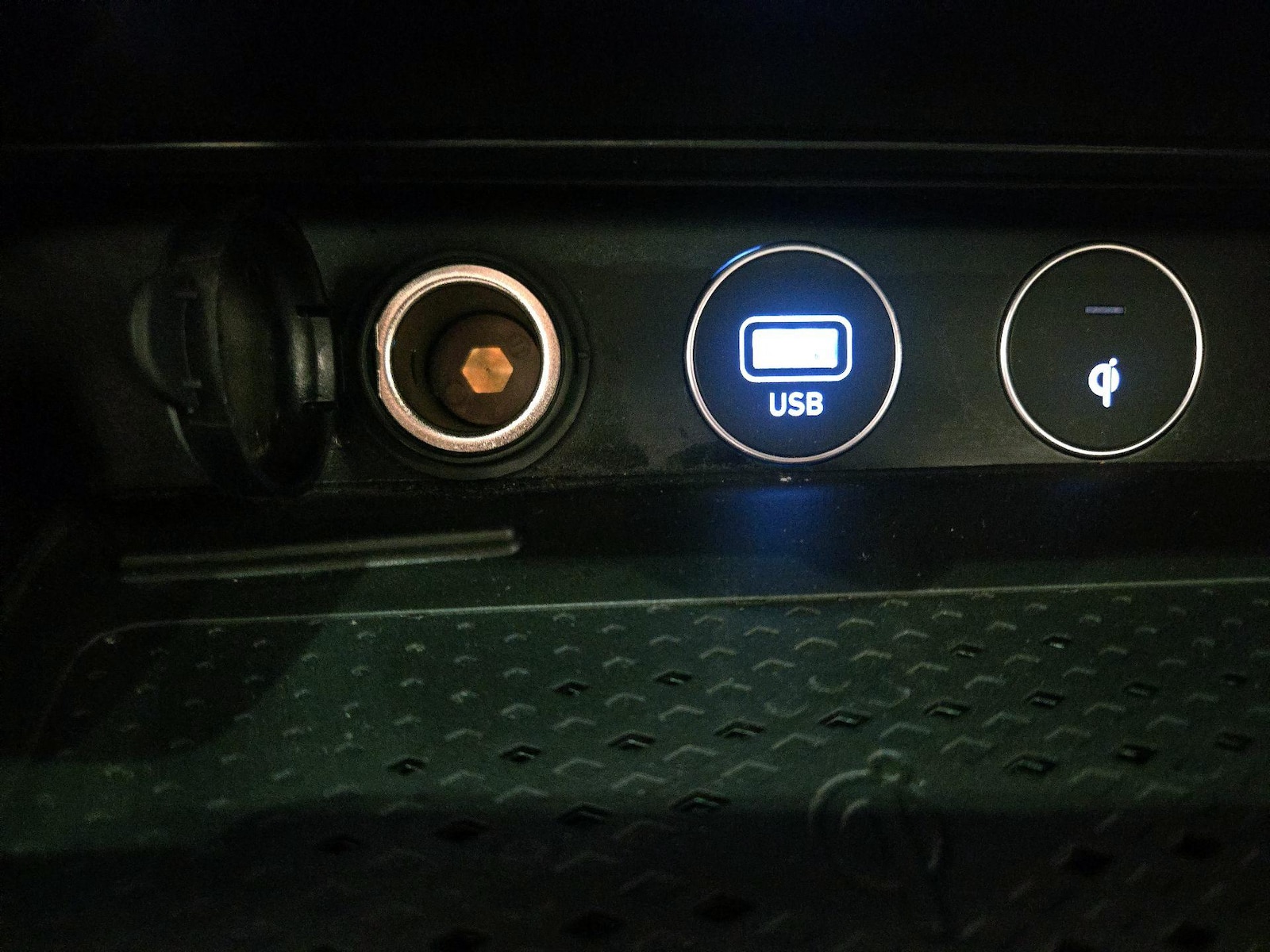 2023 GENESIS G70 Standard - Photo 20