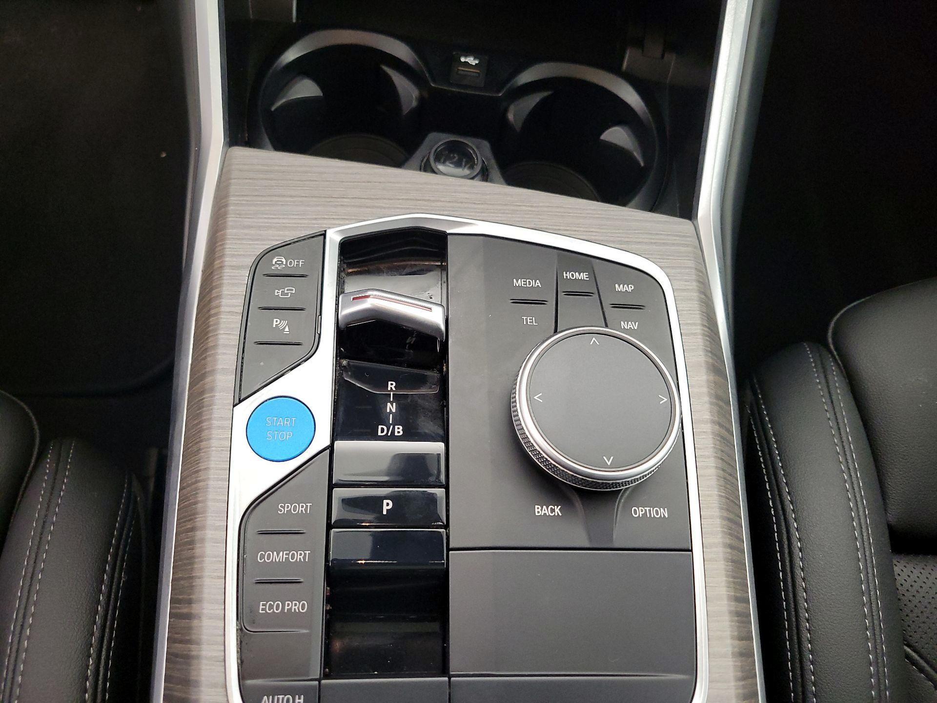 Thumbnail: 2025 BMW i4 - 18