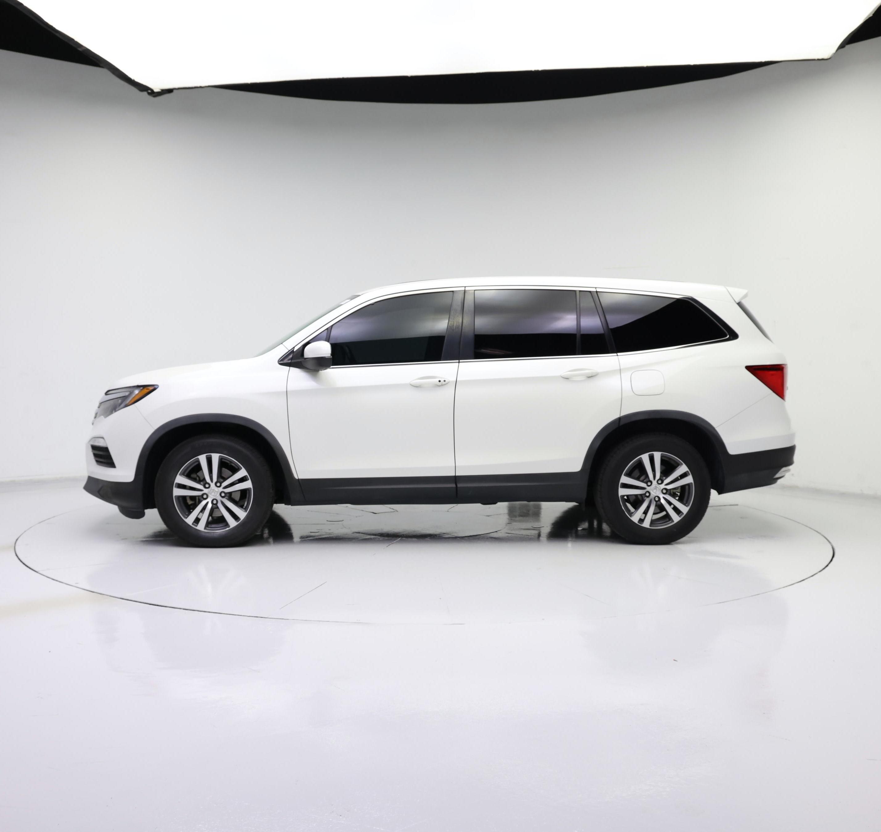 Thumbnail: 2018 Honda Pilot - 3