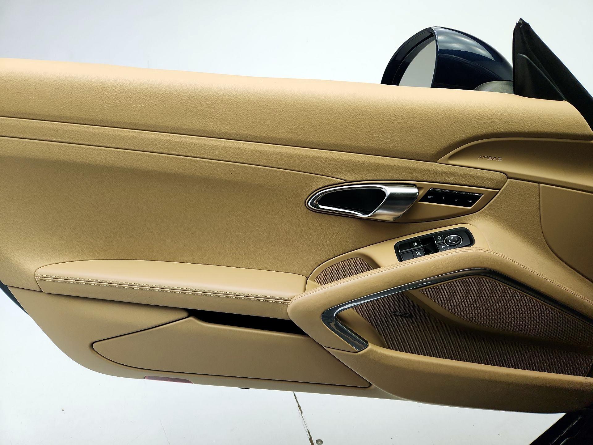 Thumbnail: 2015 Porsche Cayman - 12