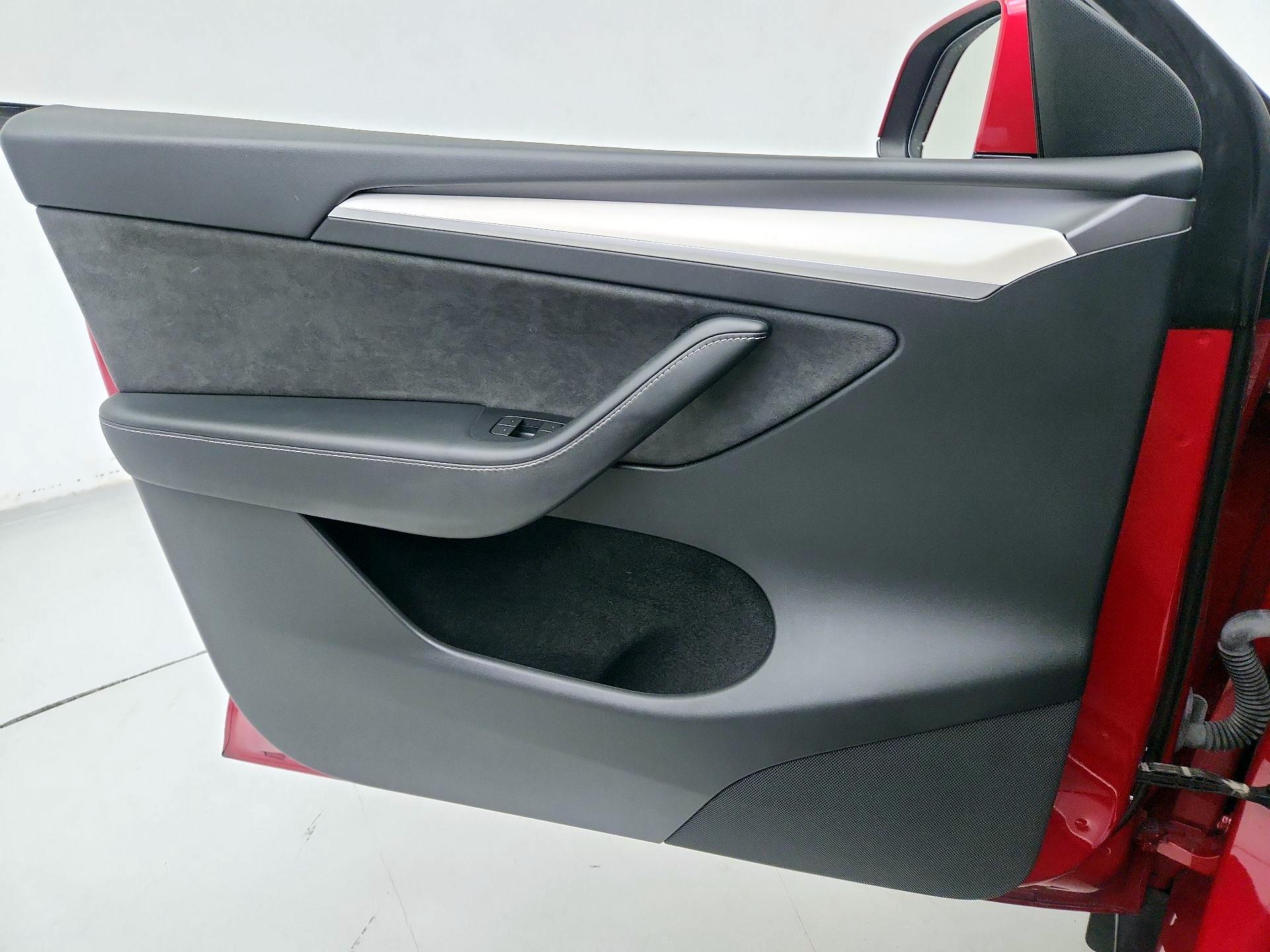 Thumbnail: 2023 Tesla Model Y - 12