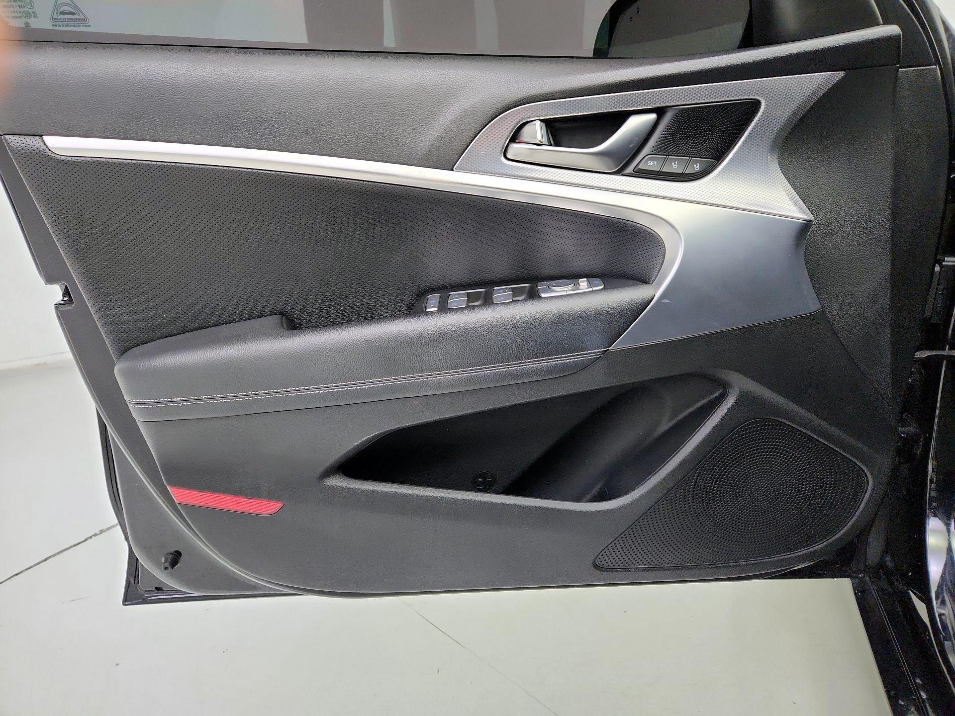 Thumbnail: 2022 Genesis G70 - 12